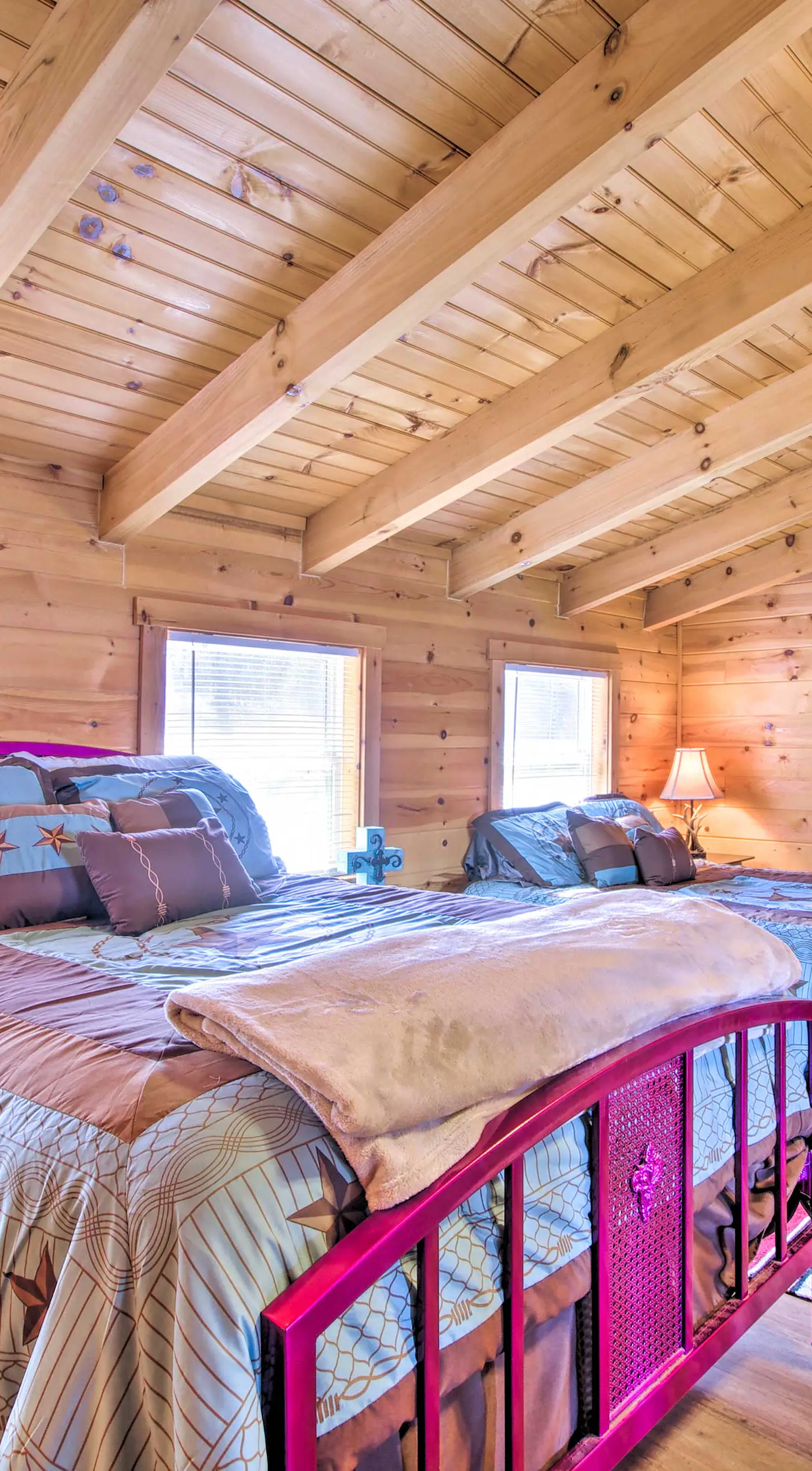 Large Cabin w/ Deck Overlooking Norfork Lake!