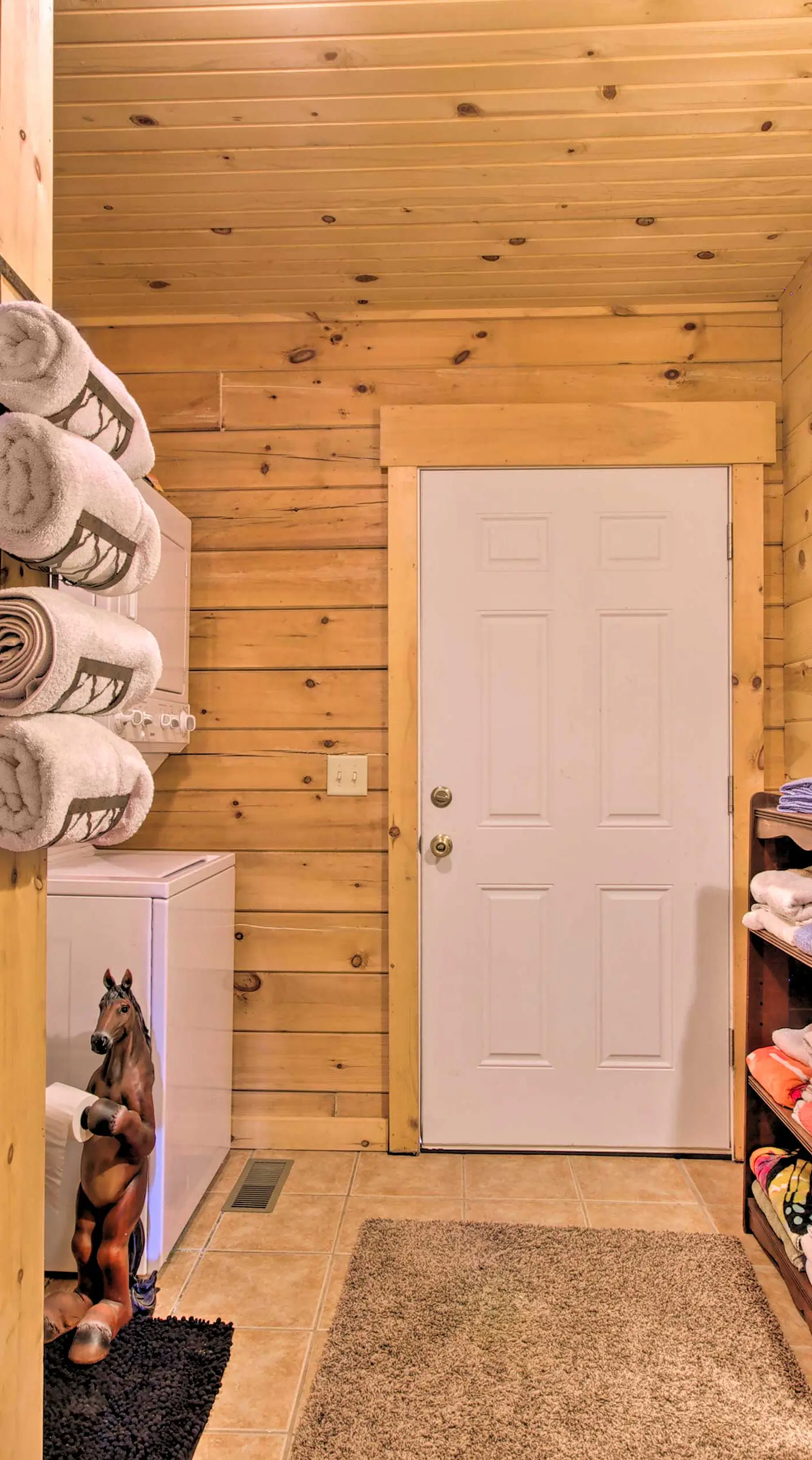 Large Cabin w/ Deck Overlooking Norfork Lake!