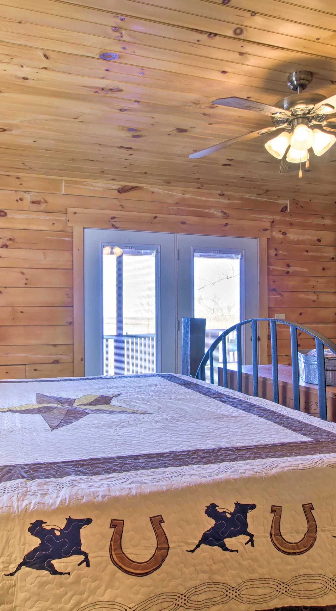 Large Cabin w/ Deck Overlooking Norfork Lake!