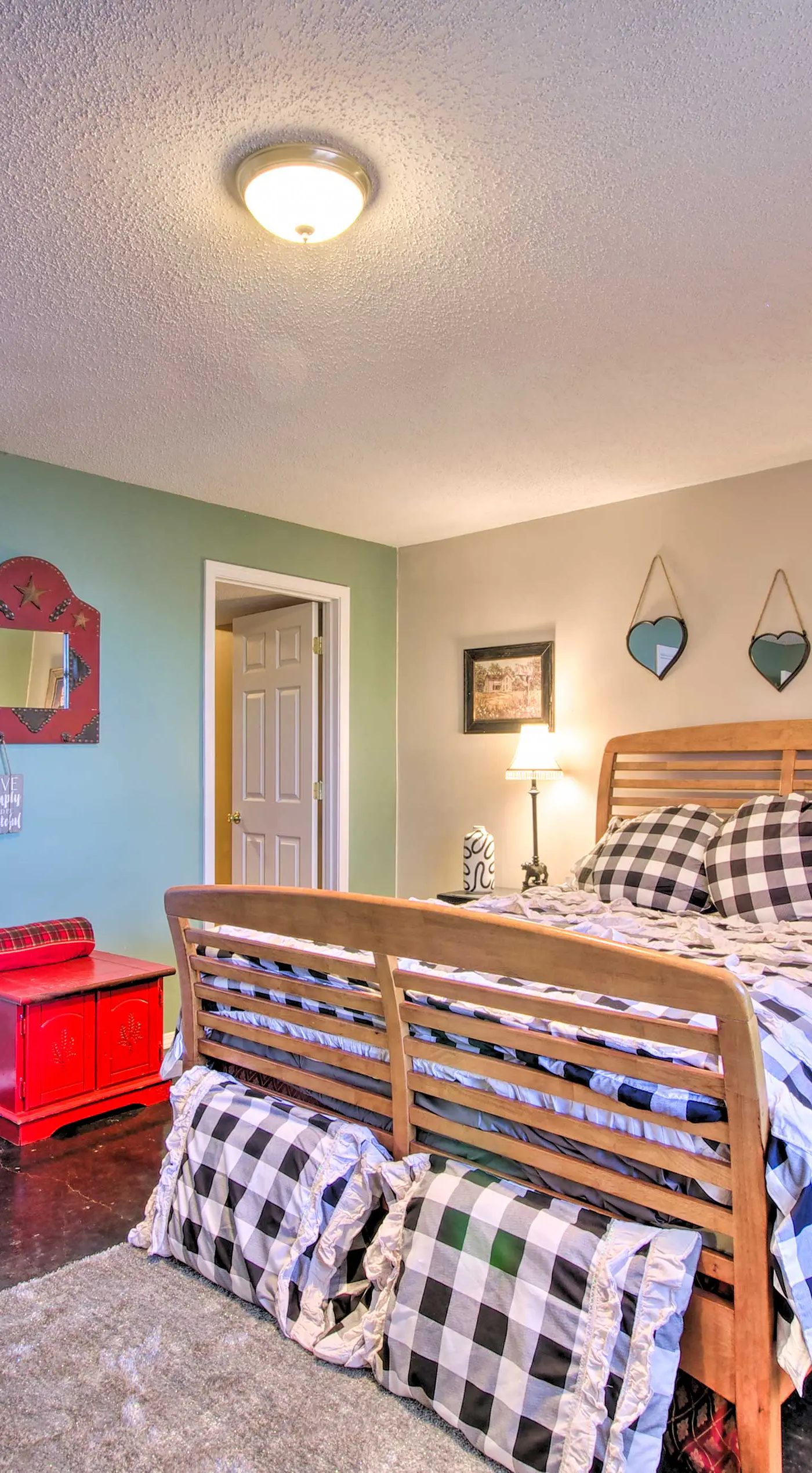 Large Cabin w/ Deck Overlooking Norfork Lake!