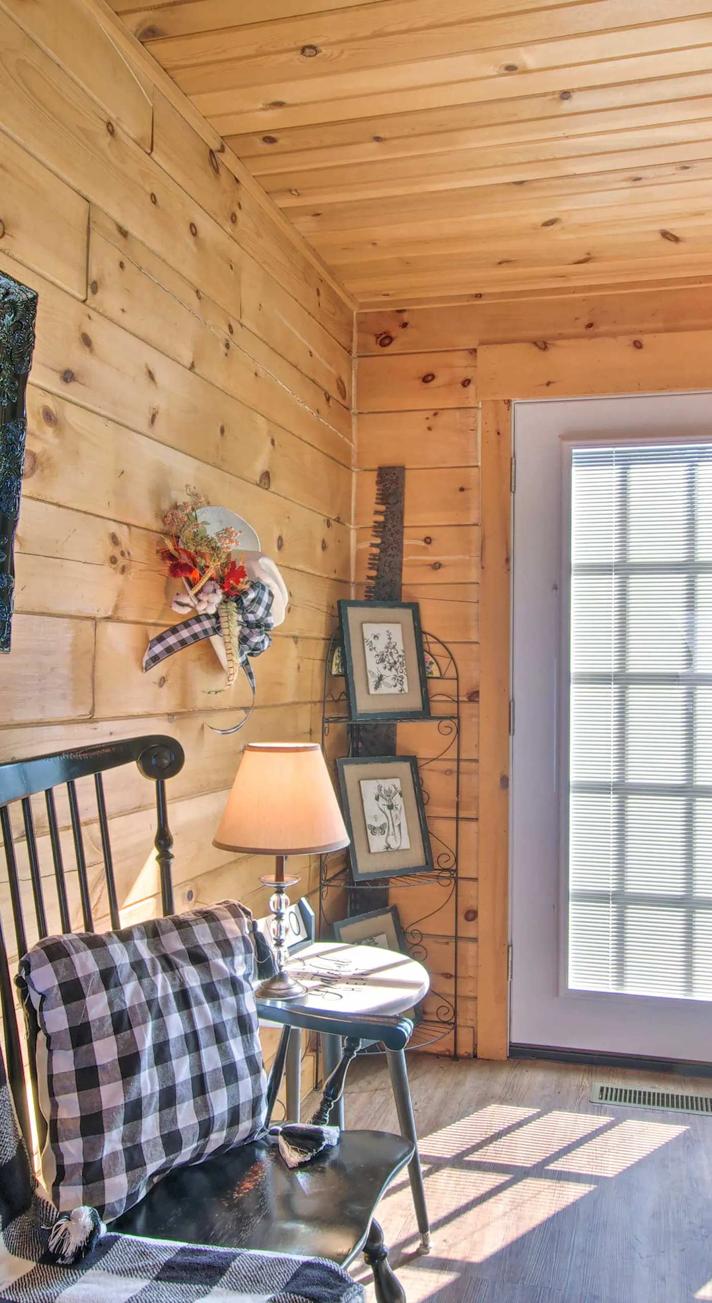 Large Cabin w/ Deck Overlooking Norfork Lake!