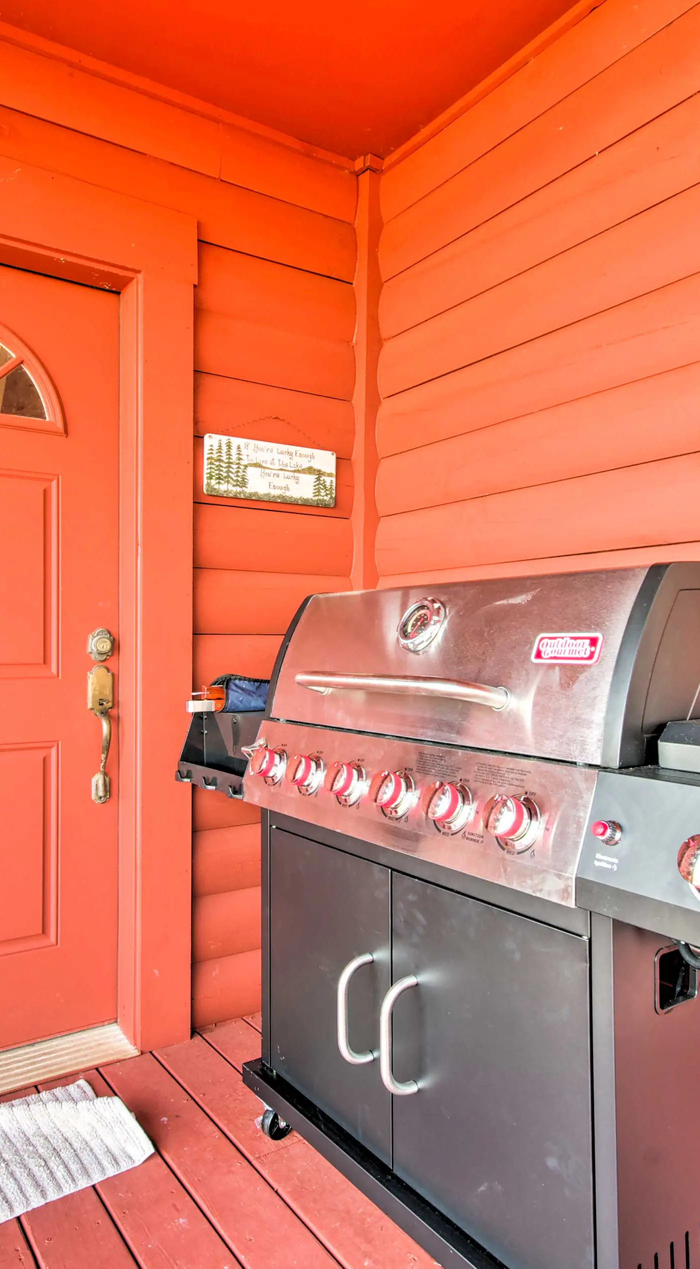 Large Cabin w/ Deck Overlooking Norfork Lake!