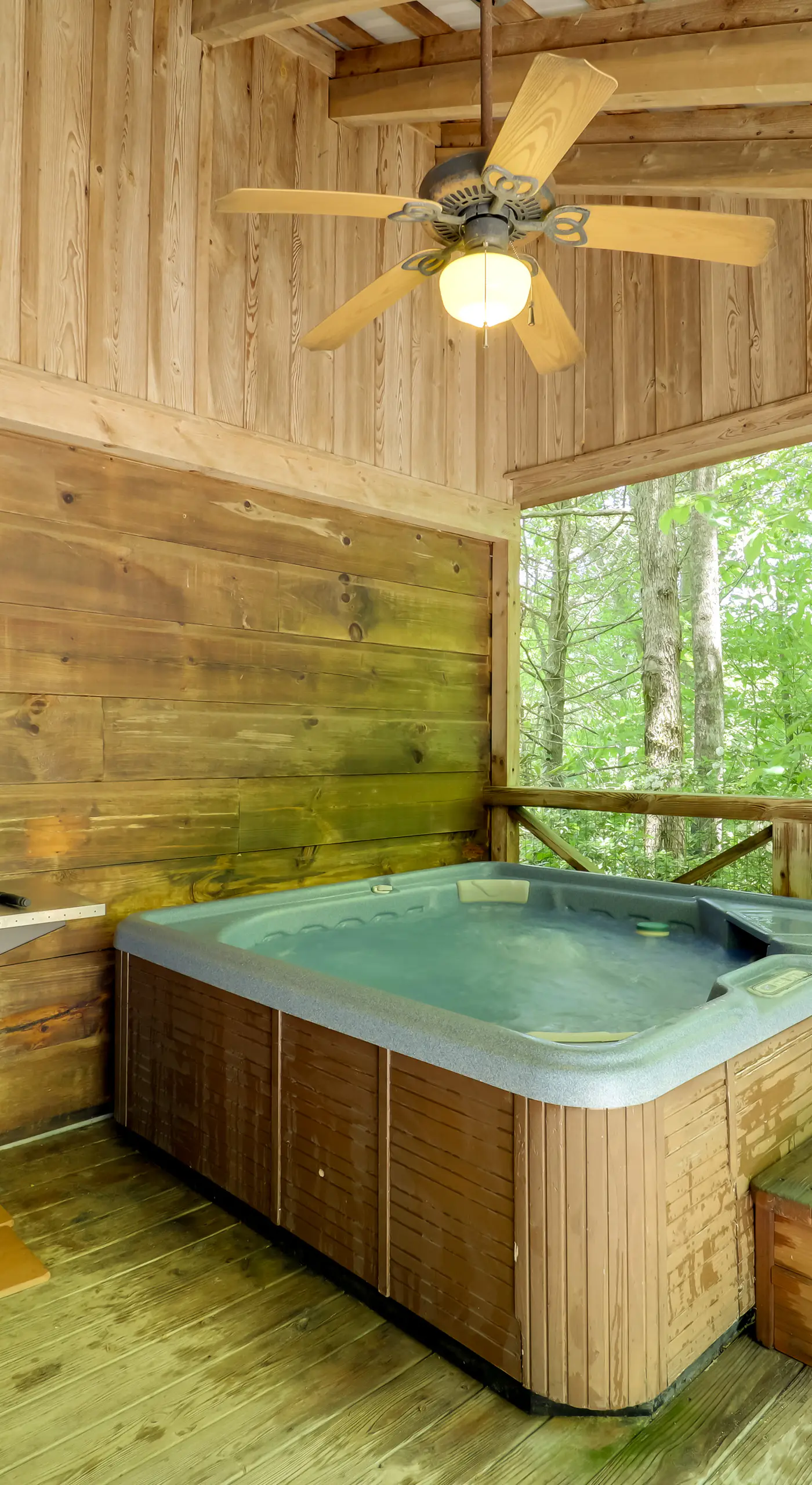Near Hiking! Couple's Retreat w/ Hot Tub in Marion