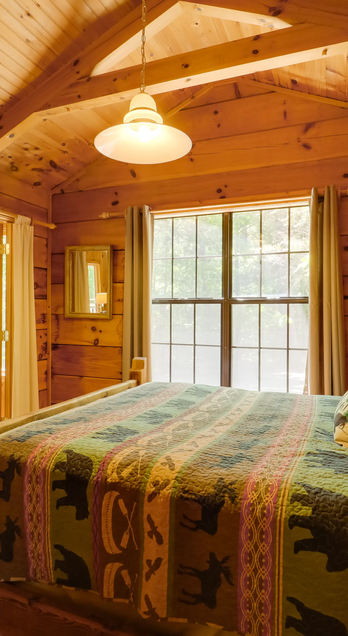 Near Hiking! Couple's Retreat w/ Hot Tub in Marion