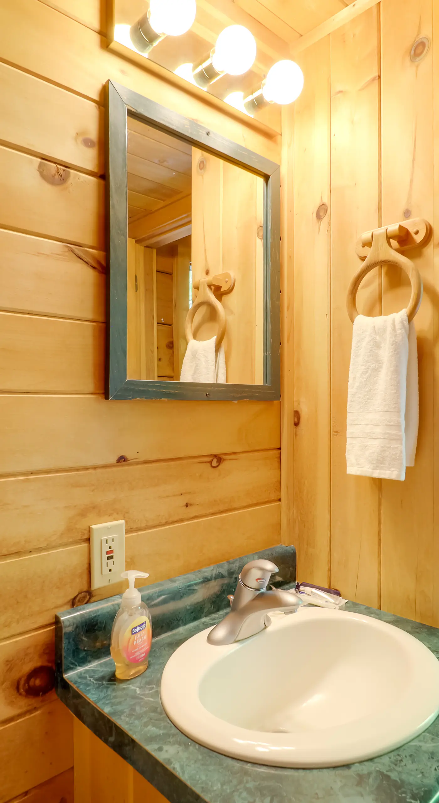 Near Hiking! Couple's Retreat w/ Hot Tub in Marion