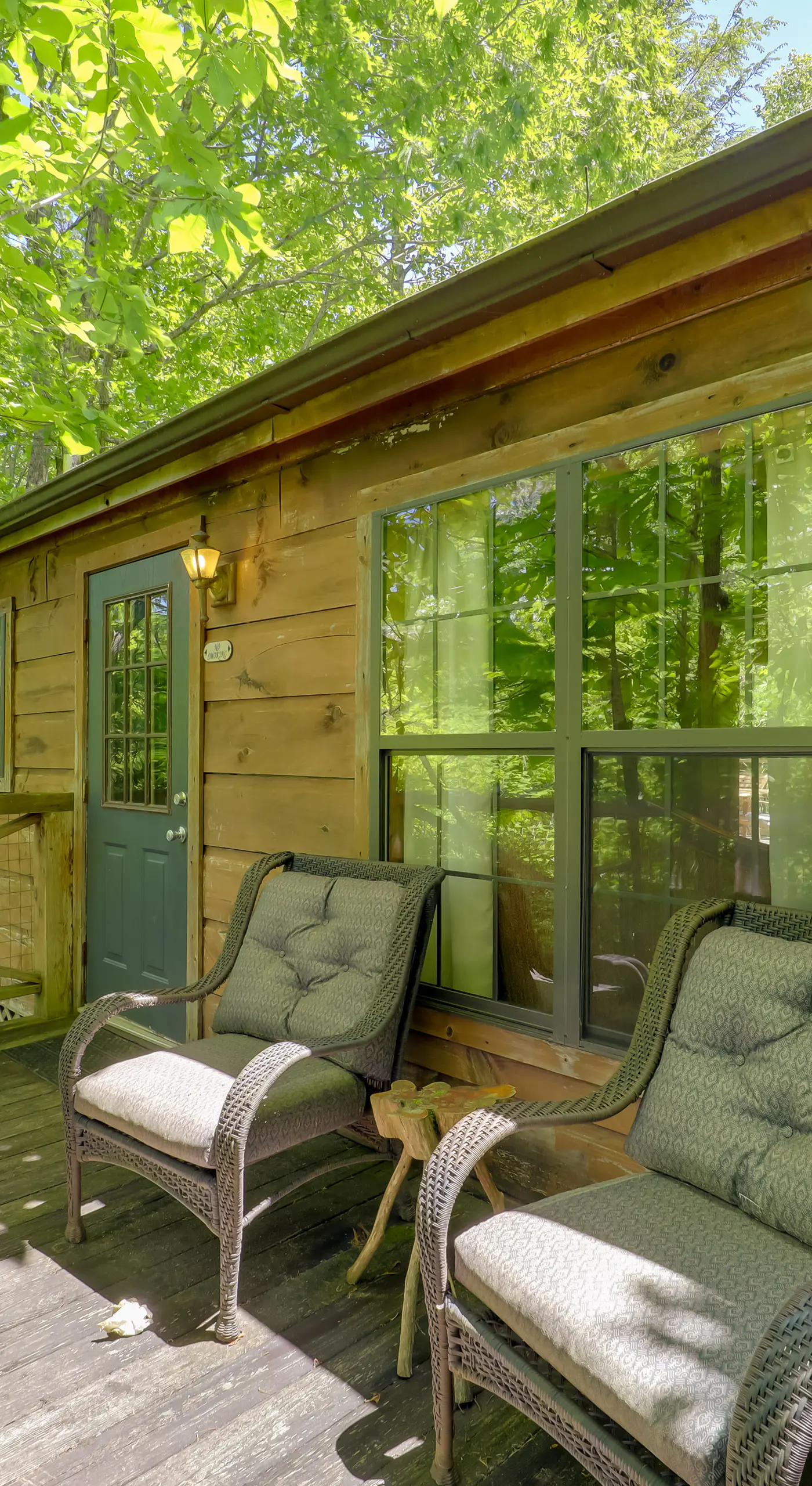 Near Hiking! Couple's Retreat w/ Hot Tub in Marion