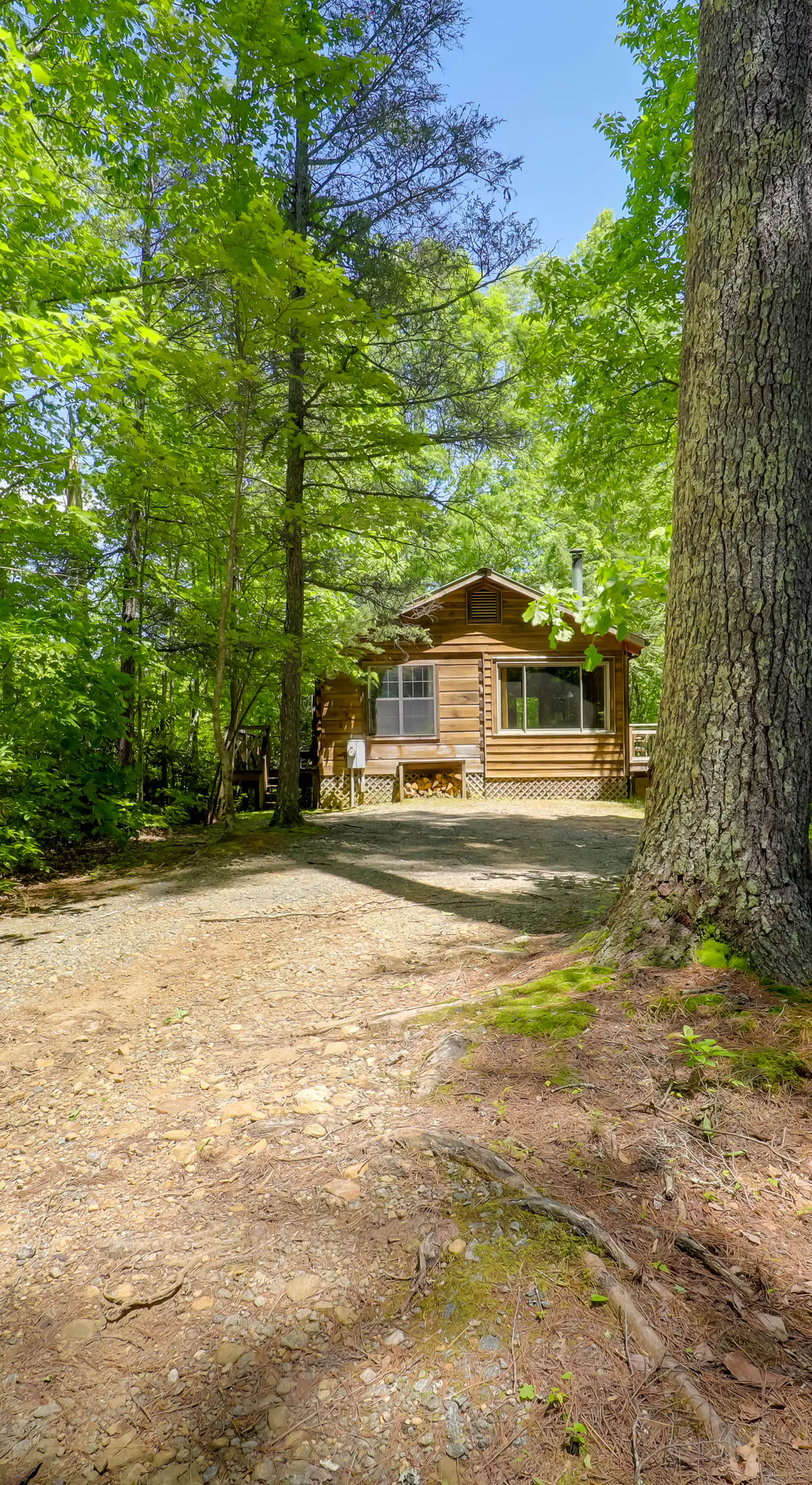 Near Hiking! Couple's Retreat w/ Hot Tub in Marion
