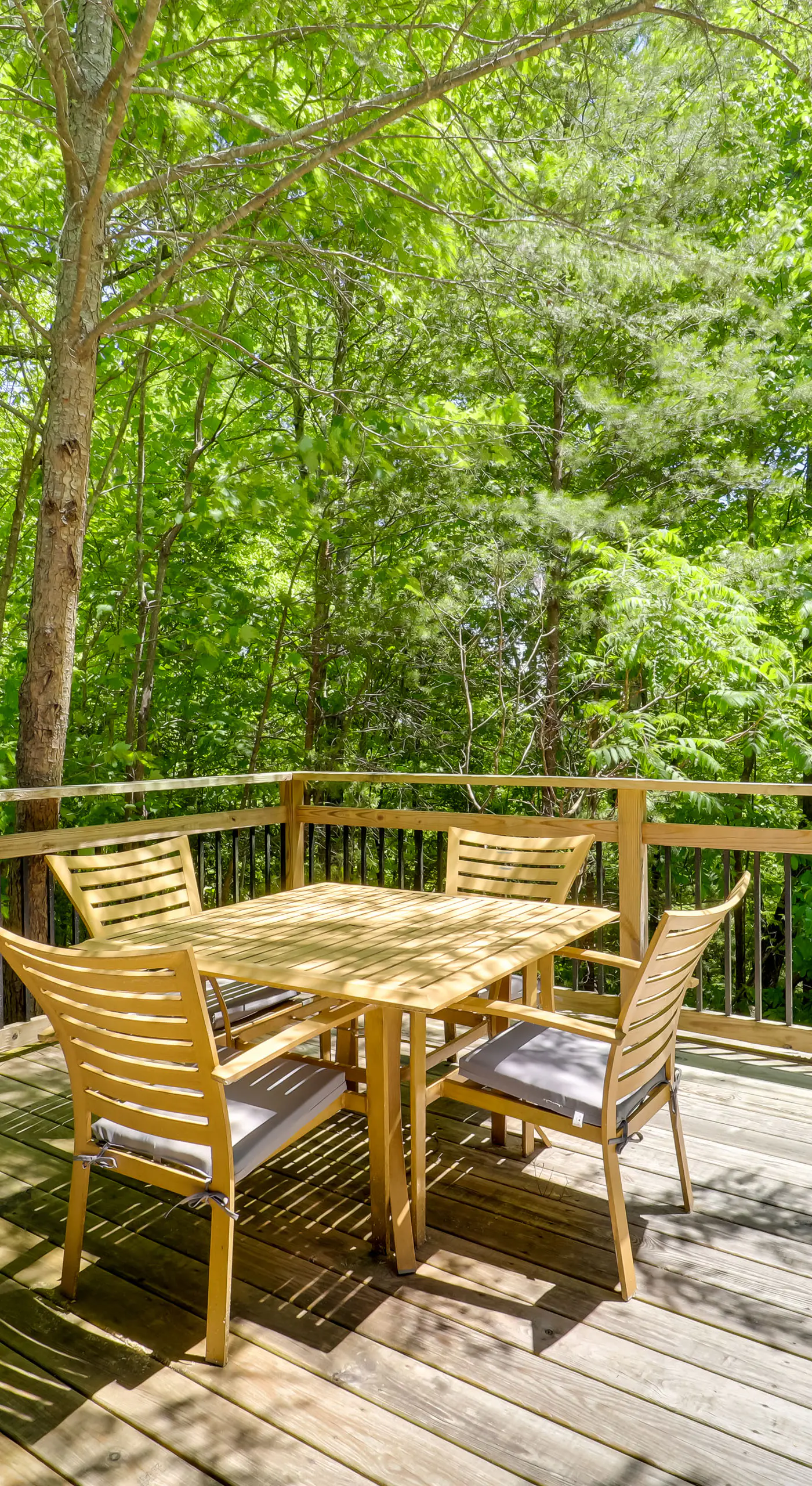 Near Hiking! Couple's Retreat w/ Hot Tub in Marion