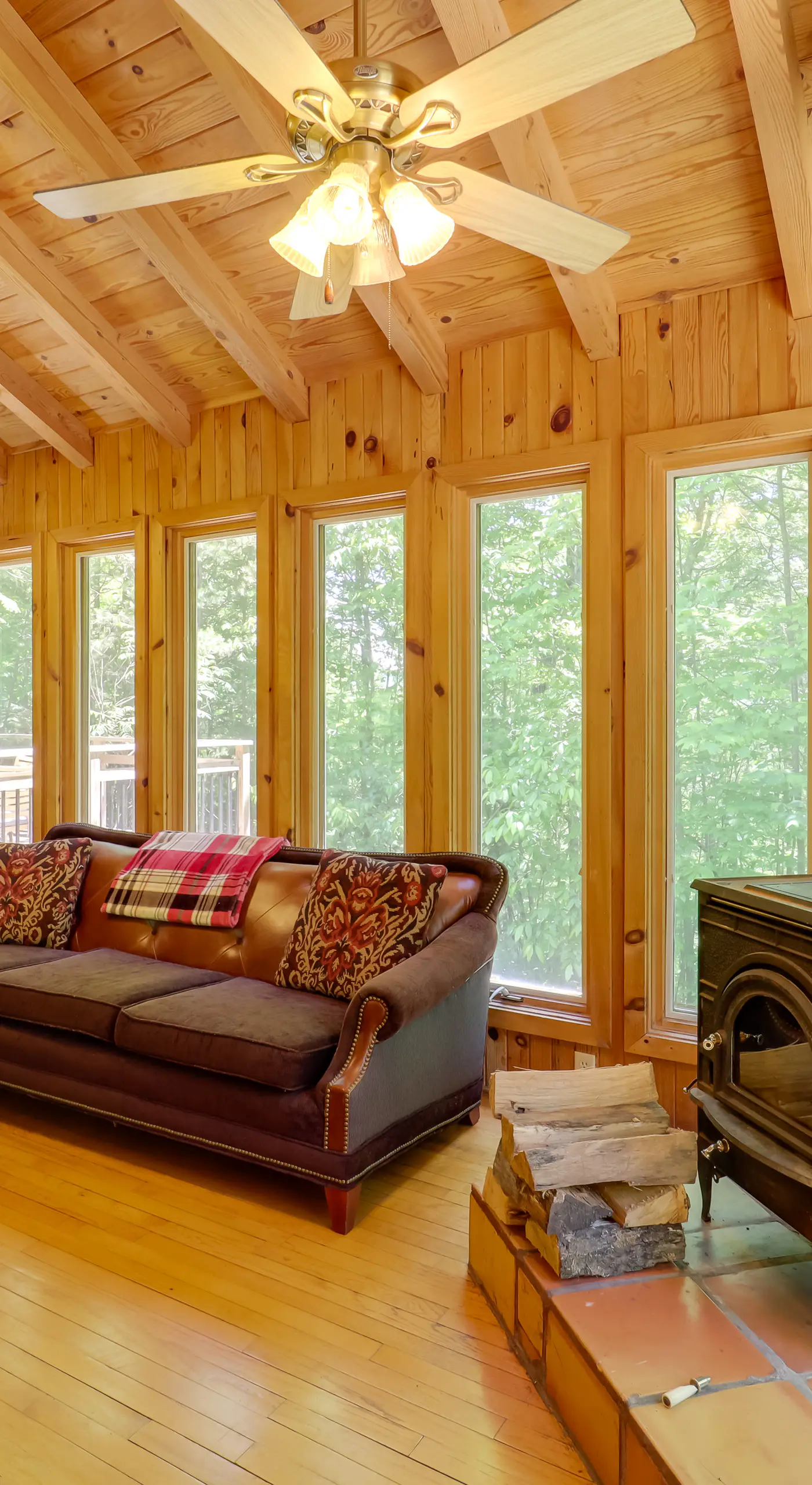 Near Hiking! Couple's Retreat w/ Hot Tub in Marion