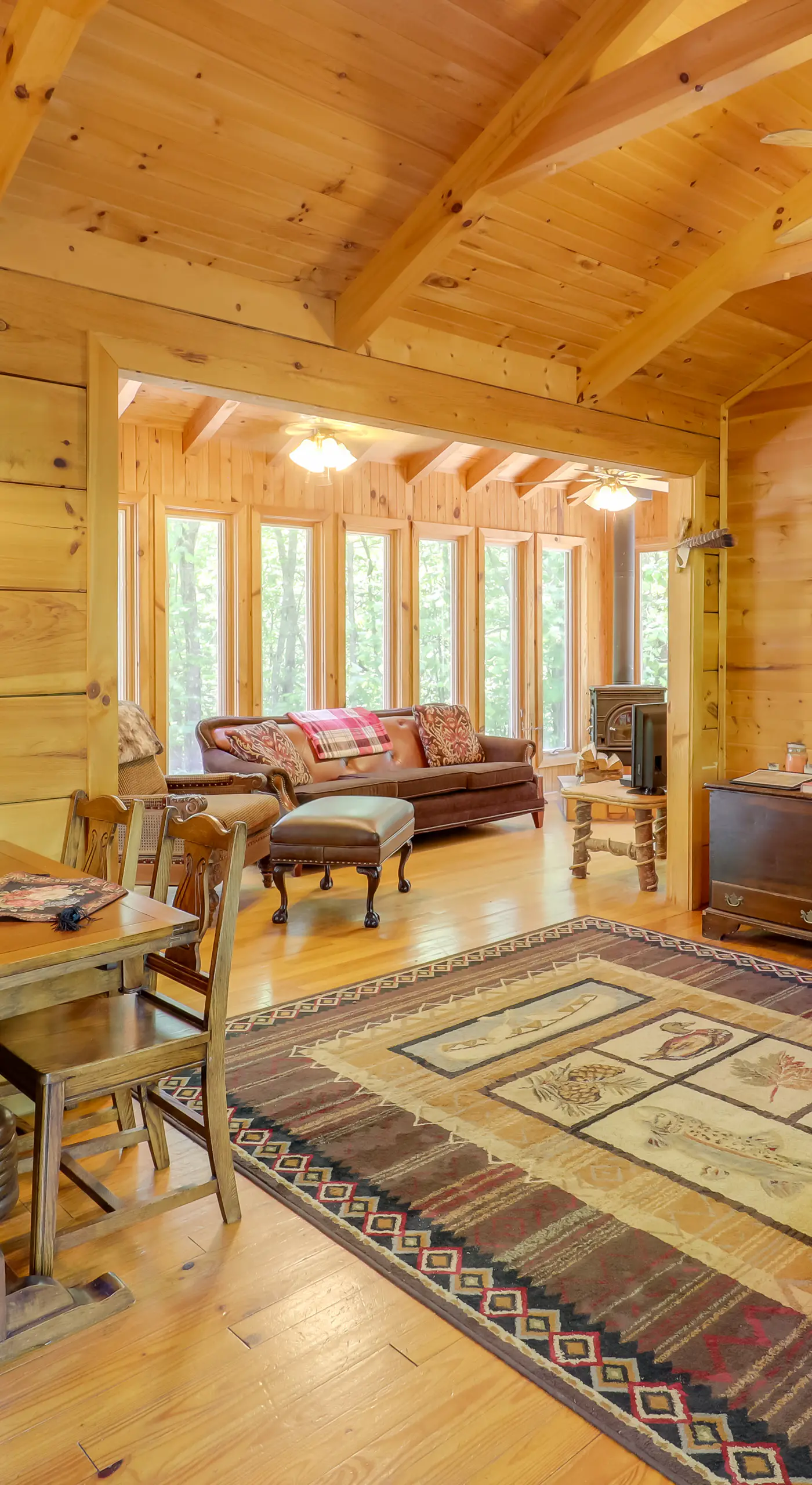 Near Hiking! Couple's Retreat w/ Hot Tub in Marion