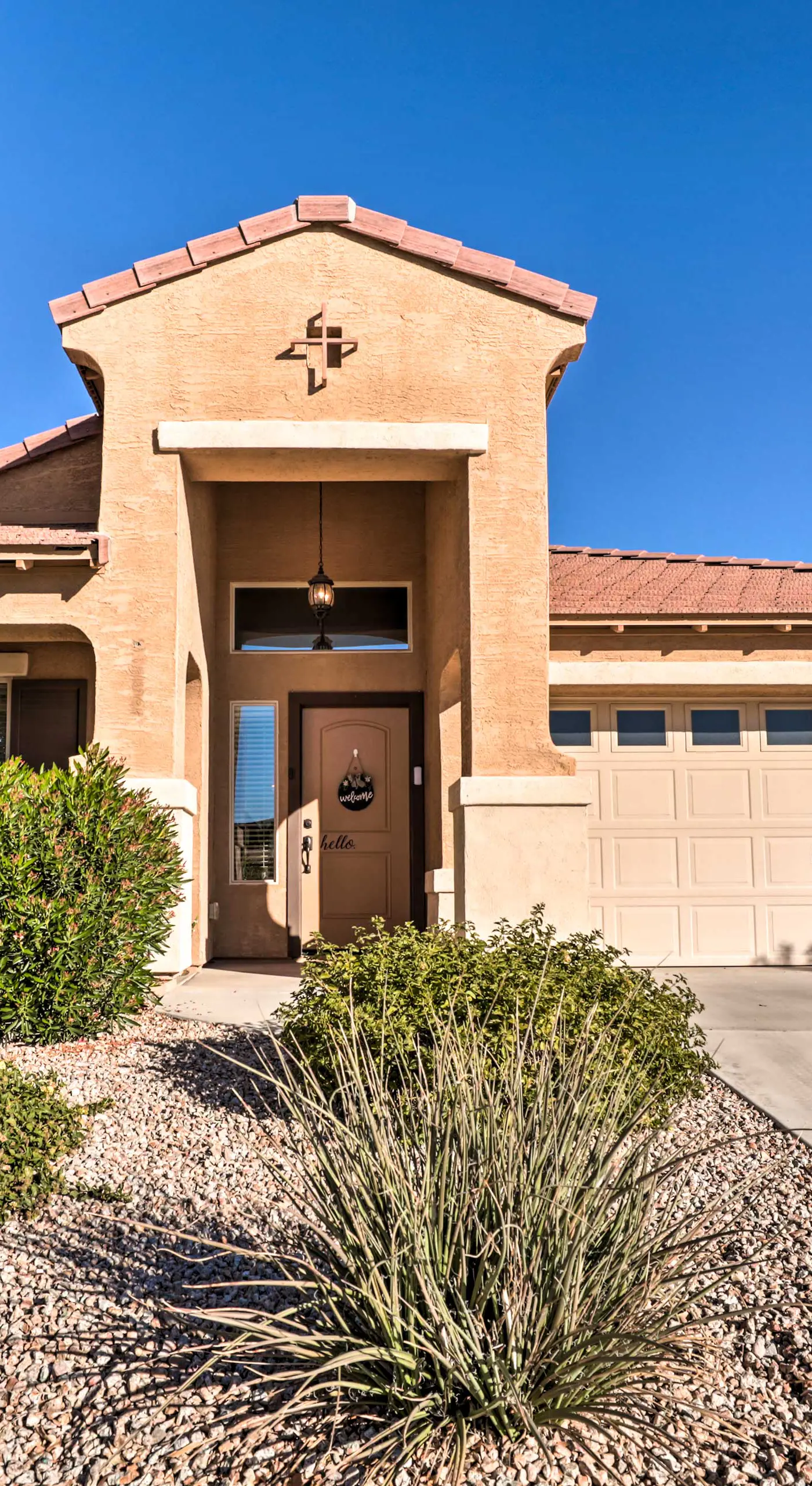 Maricopa Home w/ Swim-Up Bar, Heated Pool & Slide