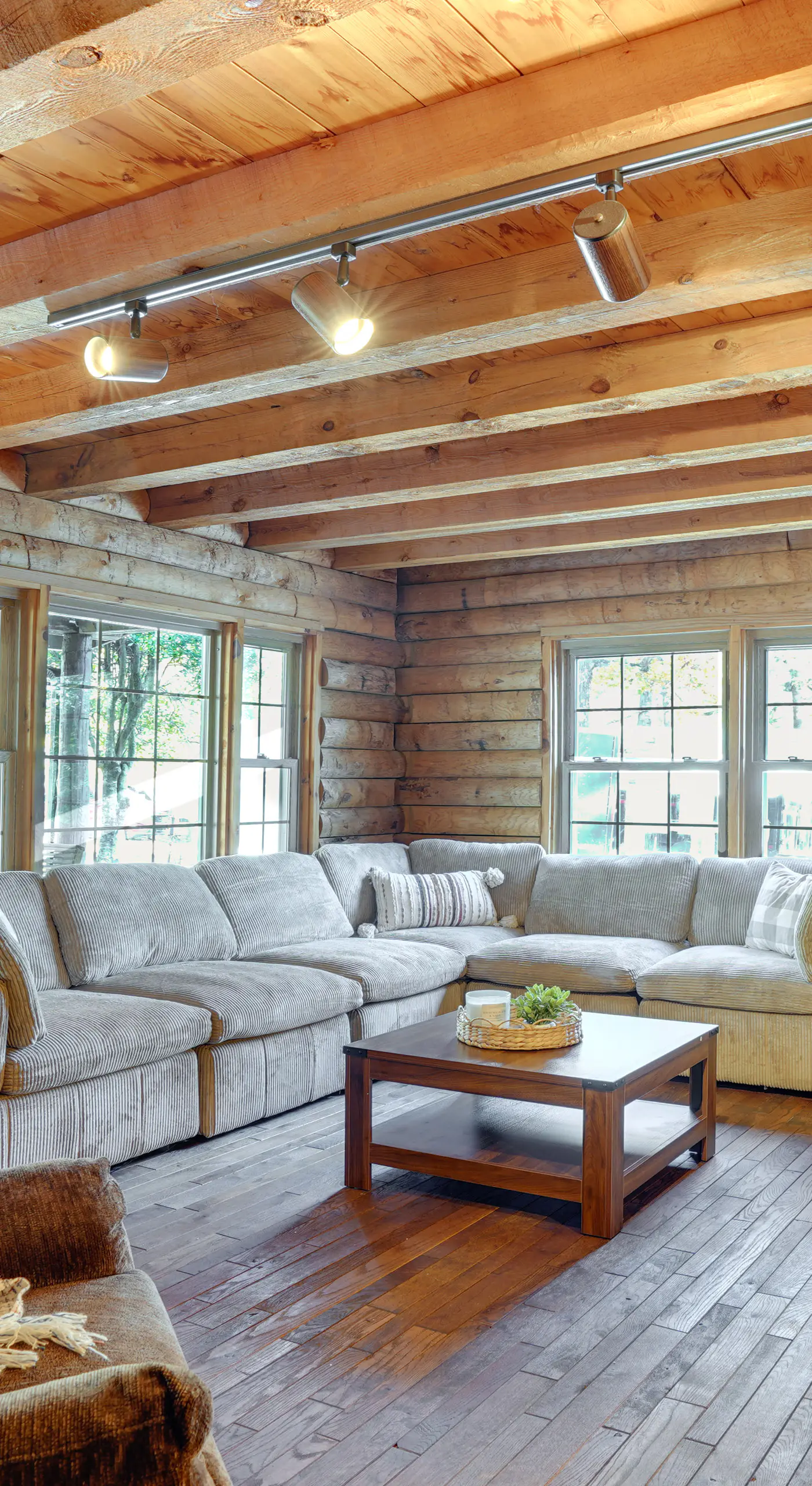 Kentucky Lake Access! Family Log Cabin w/ Deck