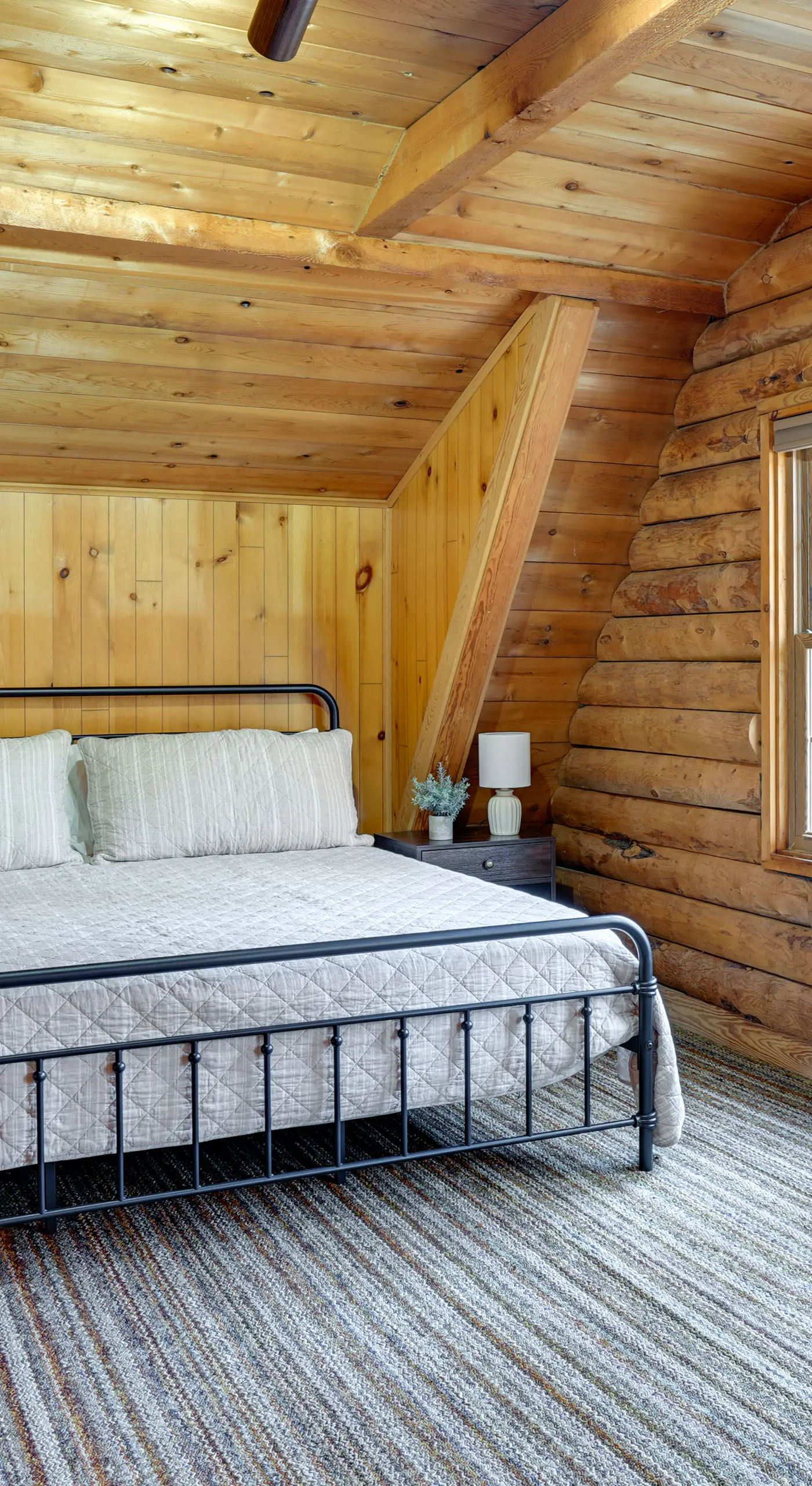 Kentucky Lake Access! Family Log Cabin w/ Deck