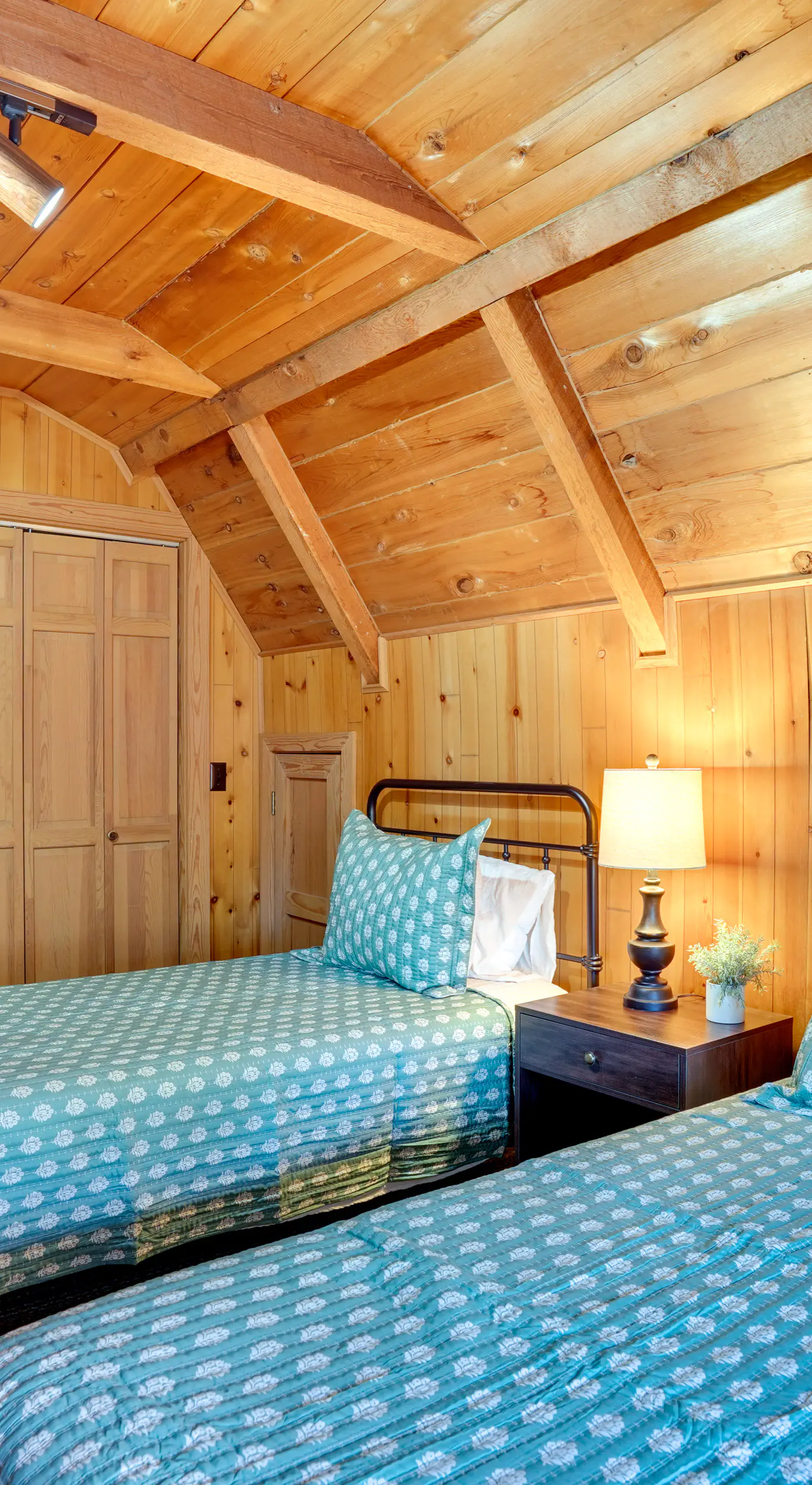 Kentucky Lake Access! Family Log Cabin w/ Deck