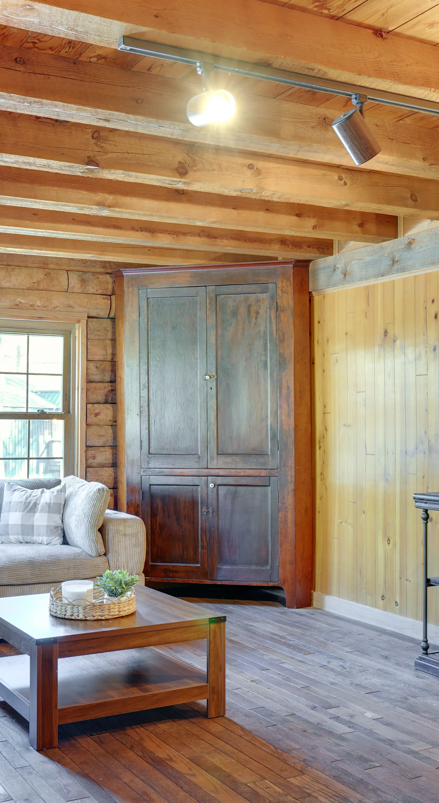 Kentucky Lake Access! Family Log Cabin w/ Deck
