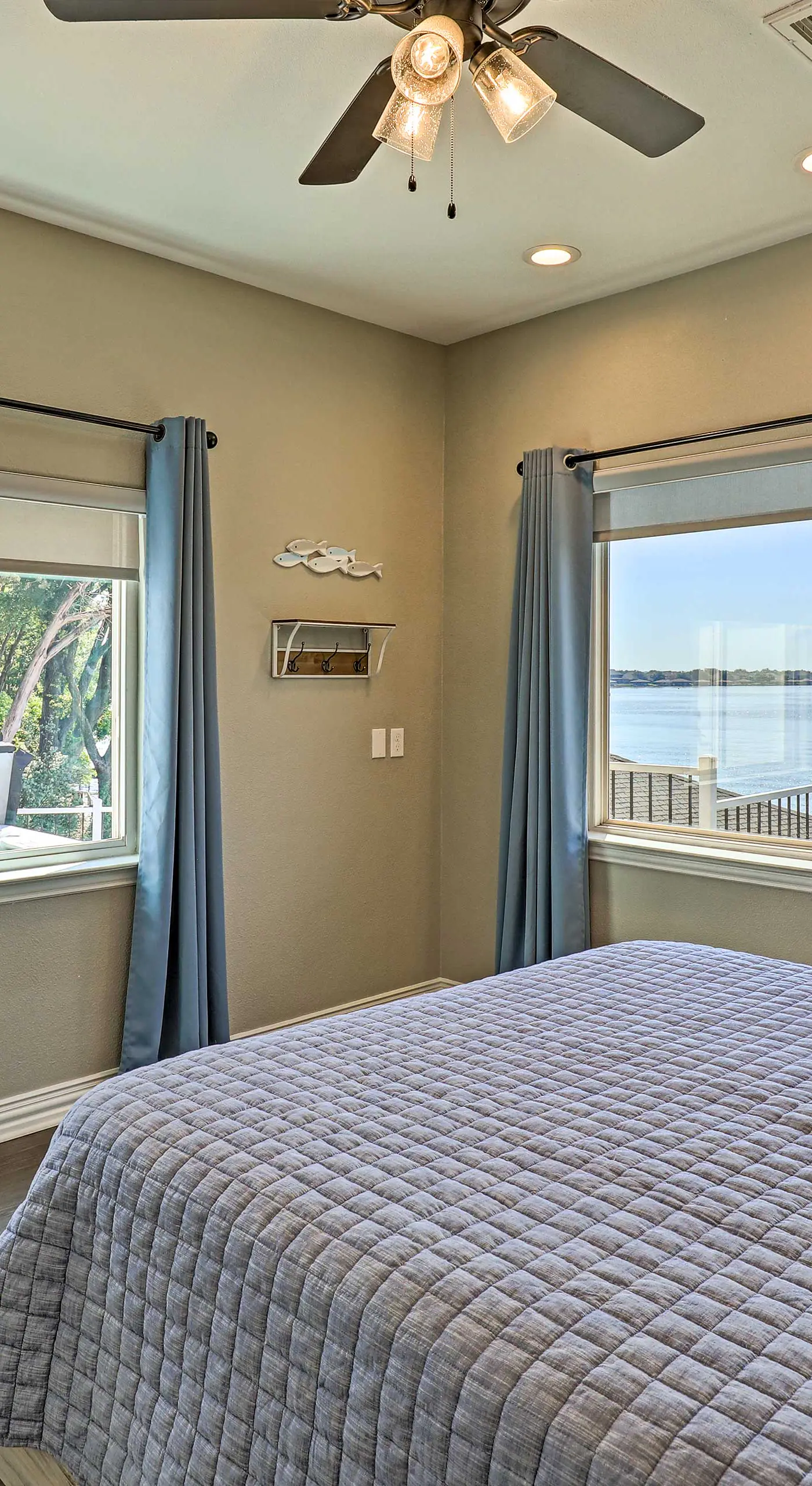 Lavish Lake House, Near Vineyards + Marinas!