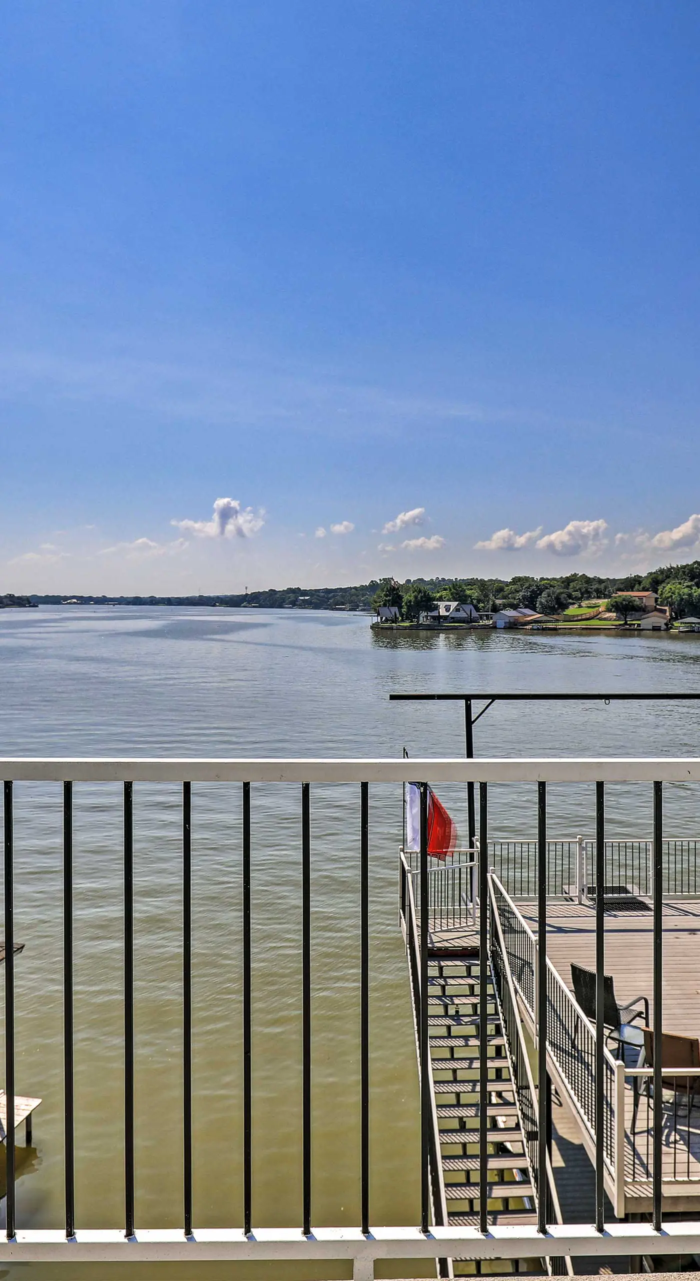 Lavish Lake House, Near Vineyards + Marinas!