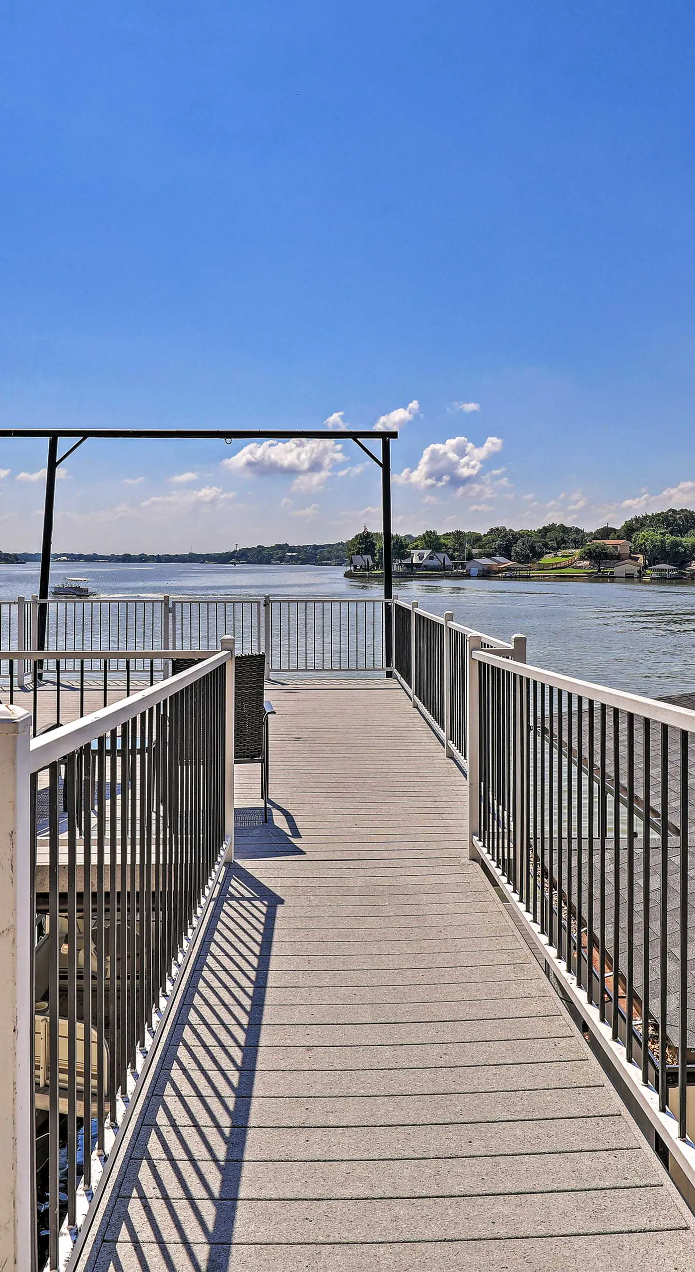 Lavish Lake House, Near Vineyards + Marinas!