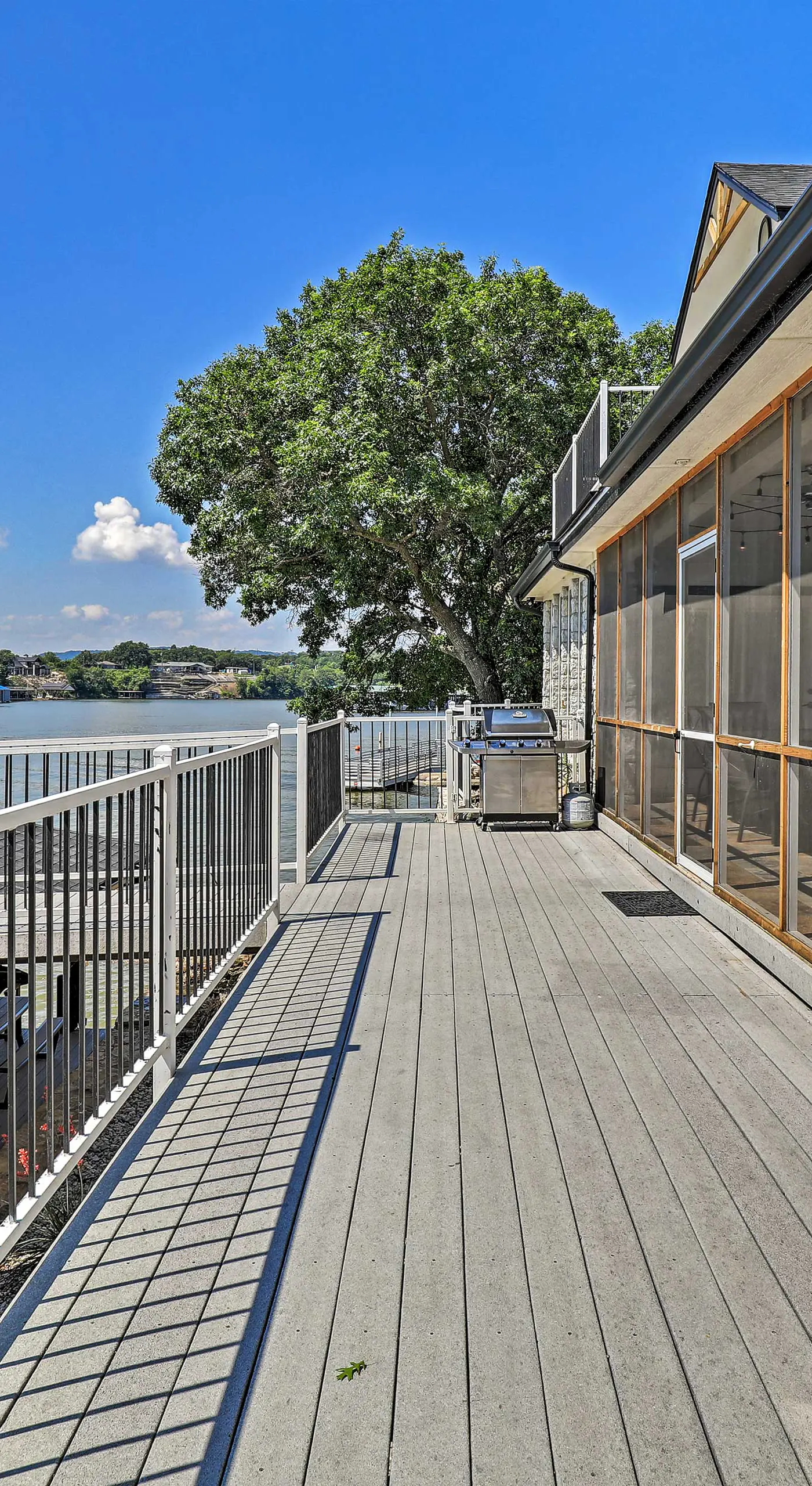 Lavish Lake House, Near Vineyards + Marinas!
