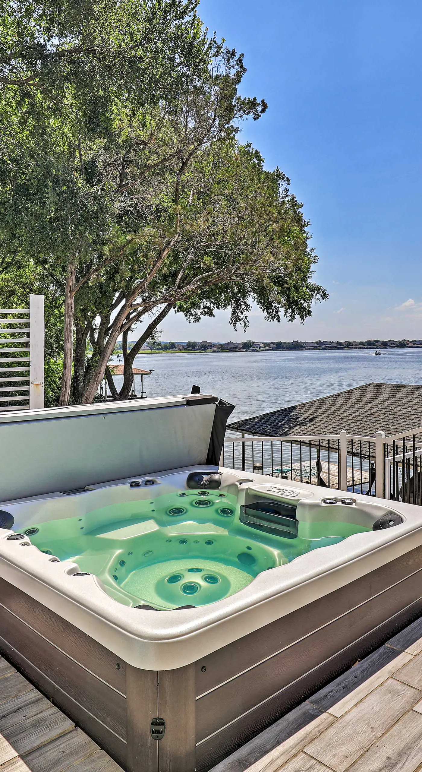 Lavish Lake House, Near Vineyards + Marinas!