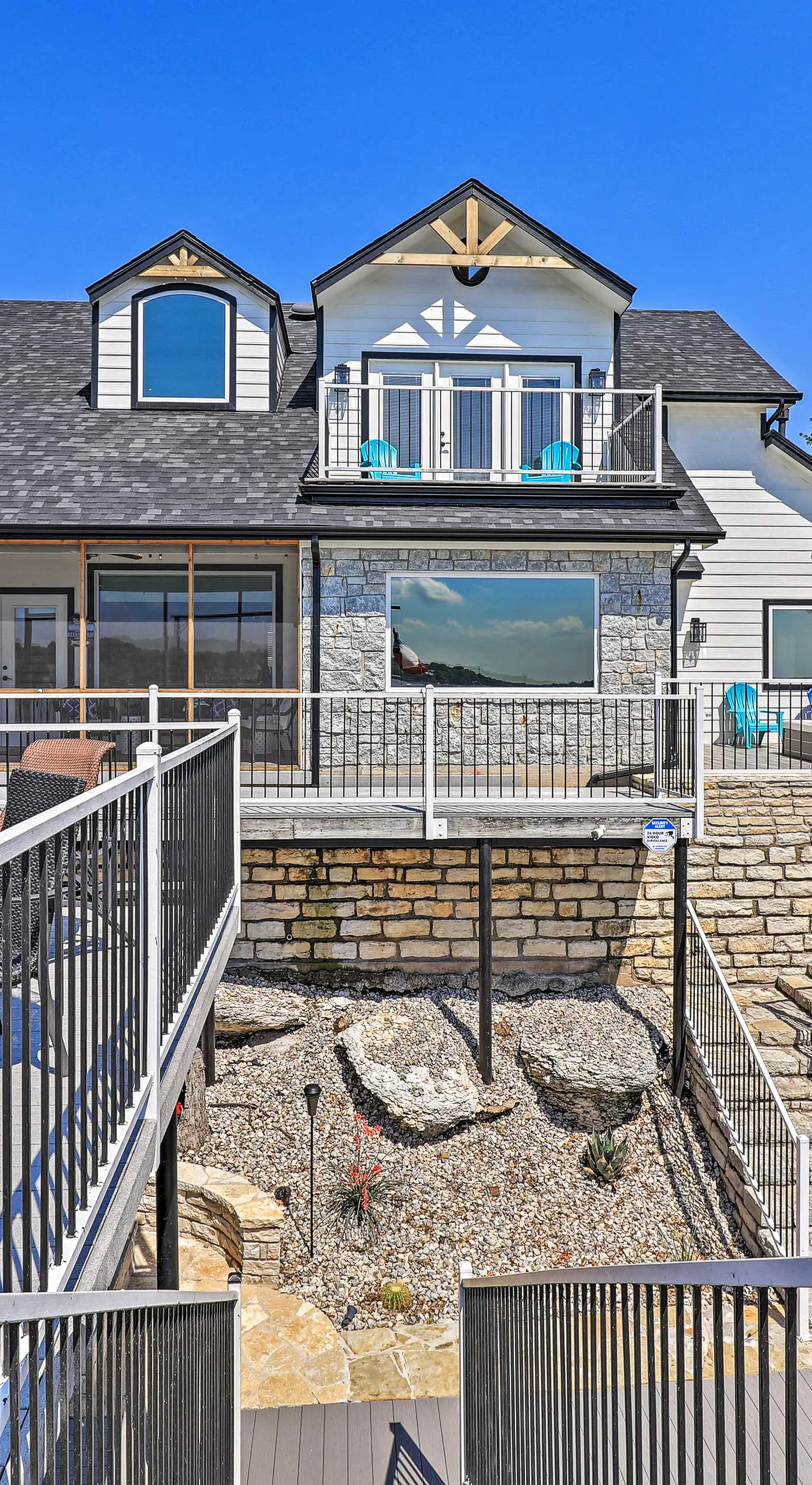 Lavish Lake House, Near Vineyards + Marinas!