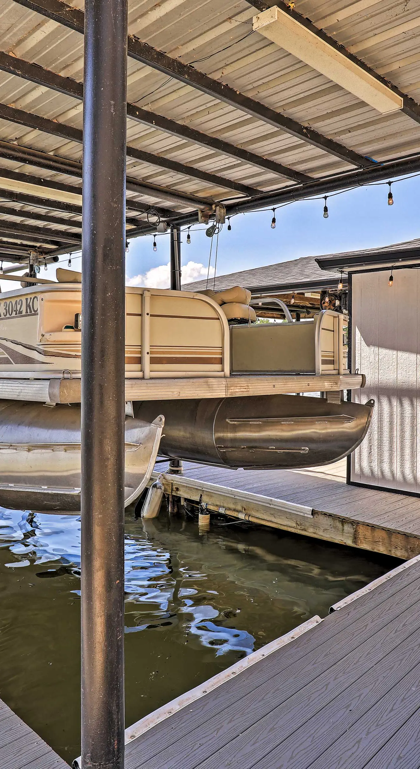 Lavish Lake House, Near Vineyards + Marinas!