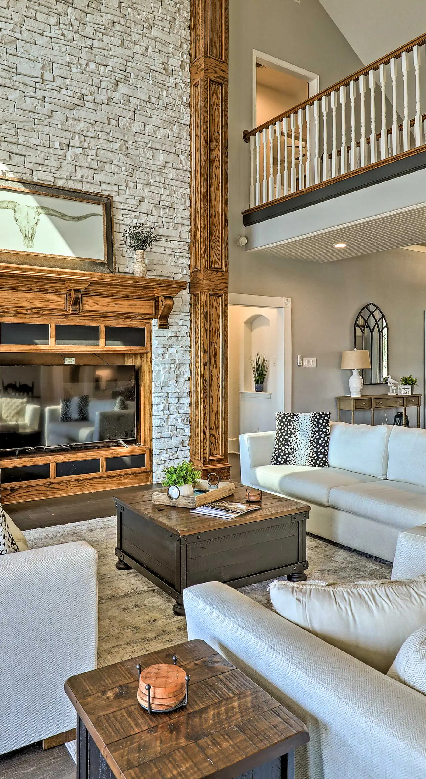 Lavish Lake House, Near Vineyards + Marinas!