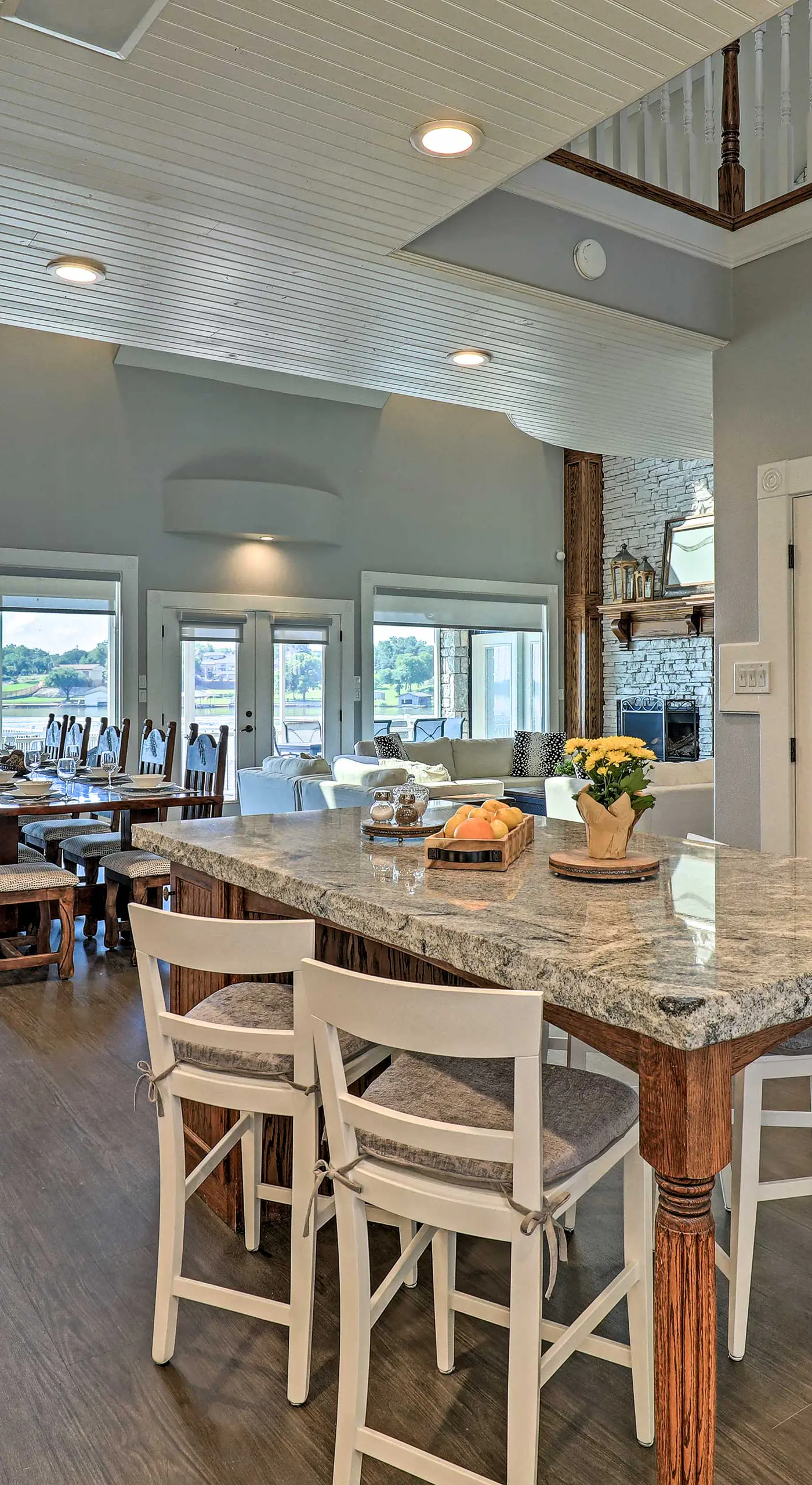 Lavish Lake House, Near Vineyards + Marinas!