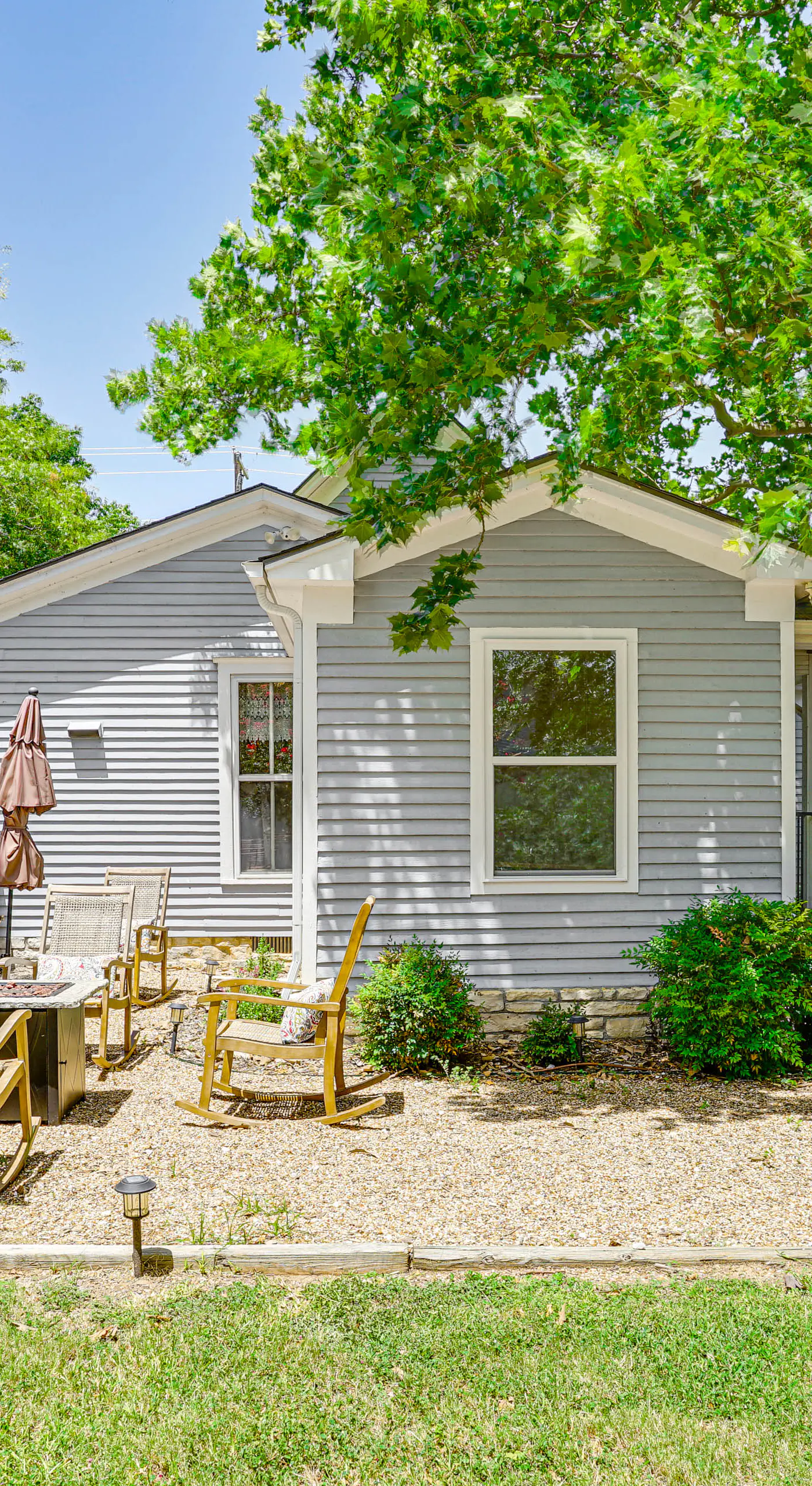 Granbury Home w/ Fire Pit, Walk to The Square!