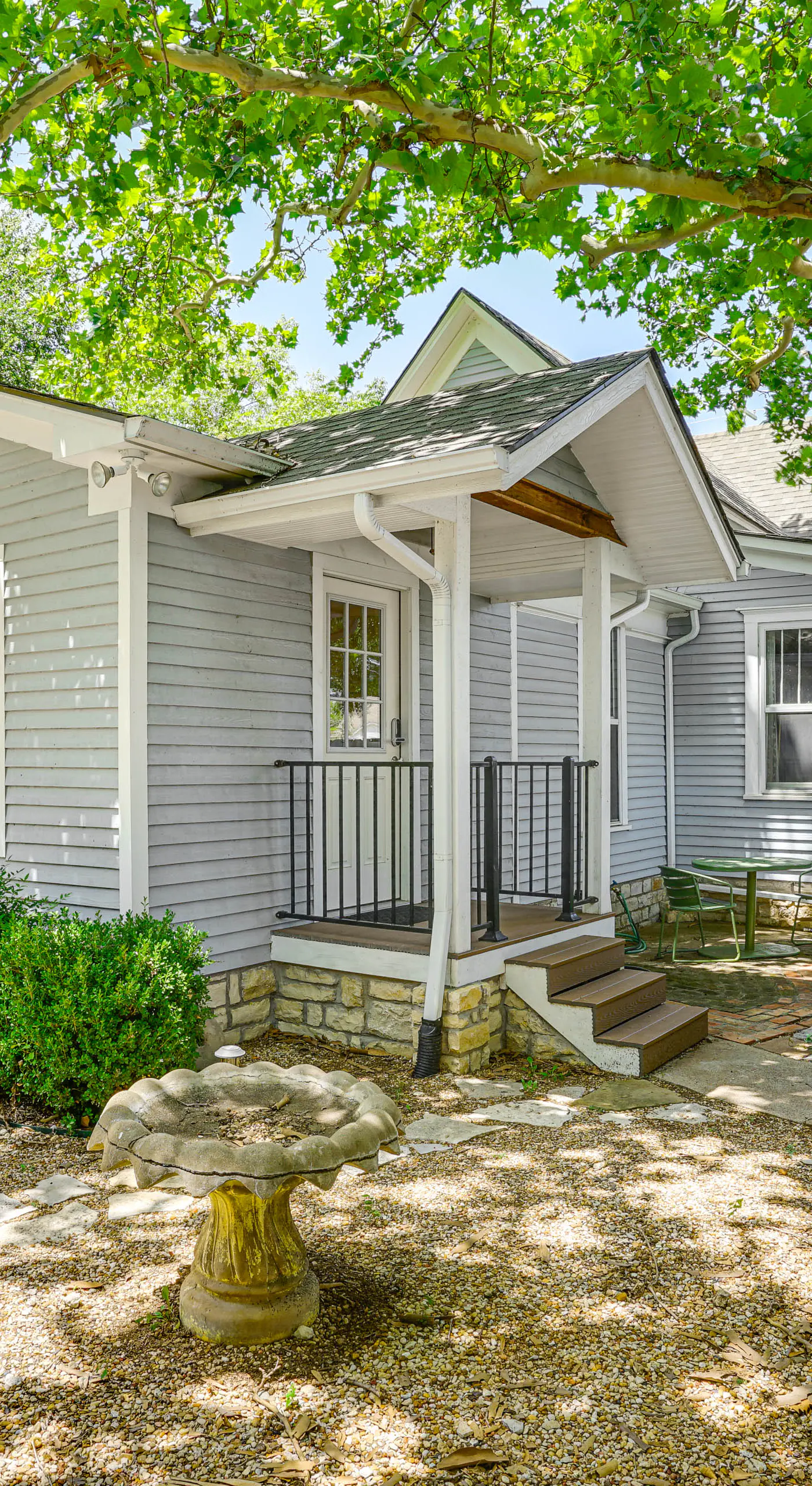 Granbury Home w/ Fire Pit, Walk to The Square!