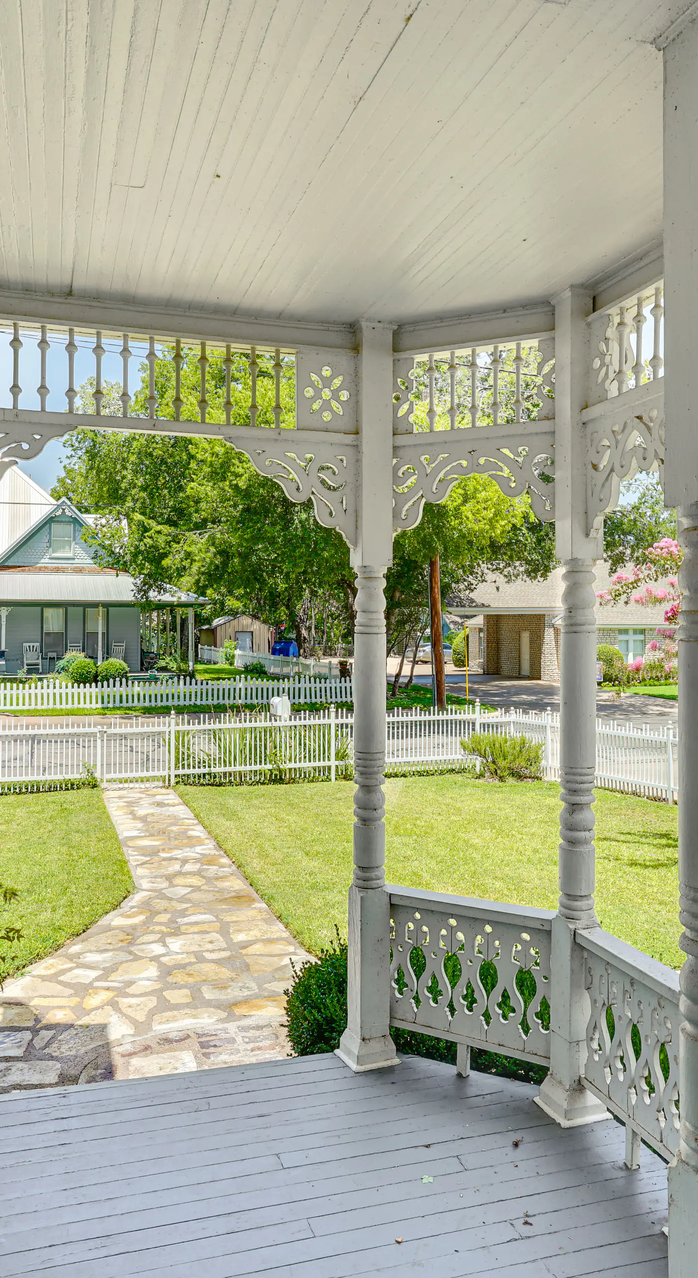 Granbury Home w/ Fire Pit, Walk to The Square!
