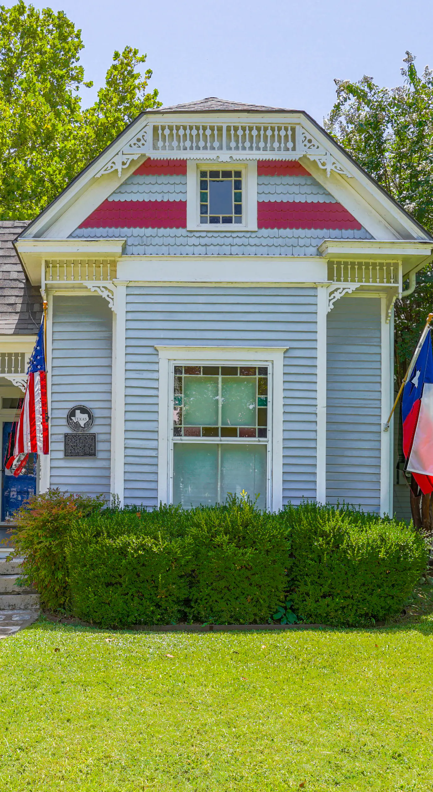 Granbury Home w/ Fire Pit, Walk to The Square!