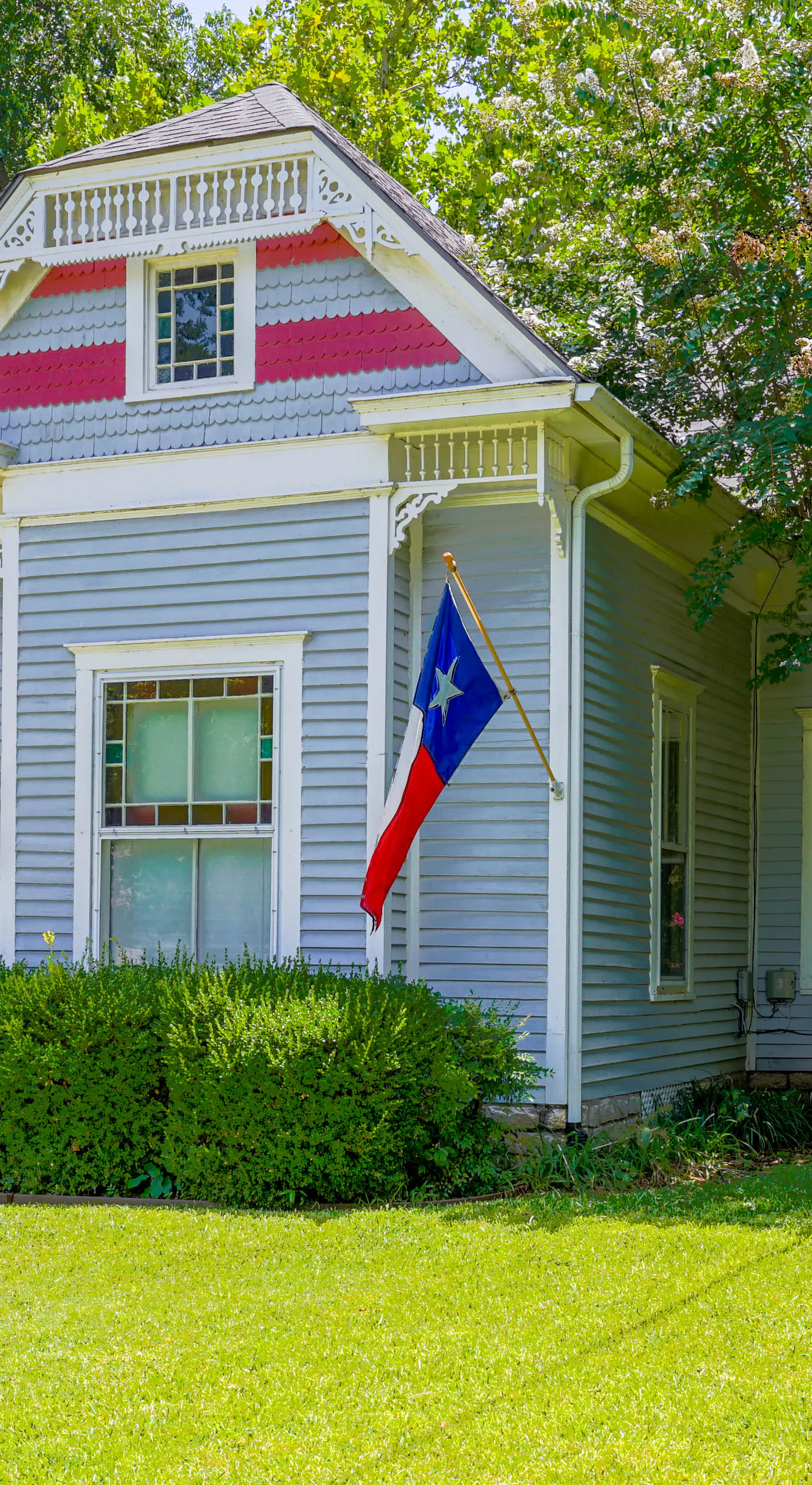 Granbury Home w/ Fire Pit, Walk to The Square!