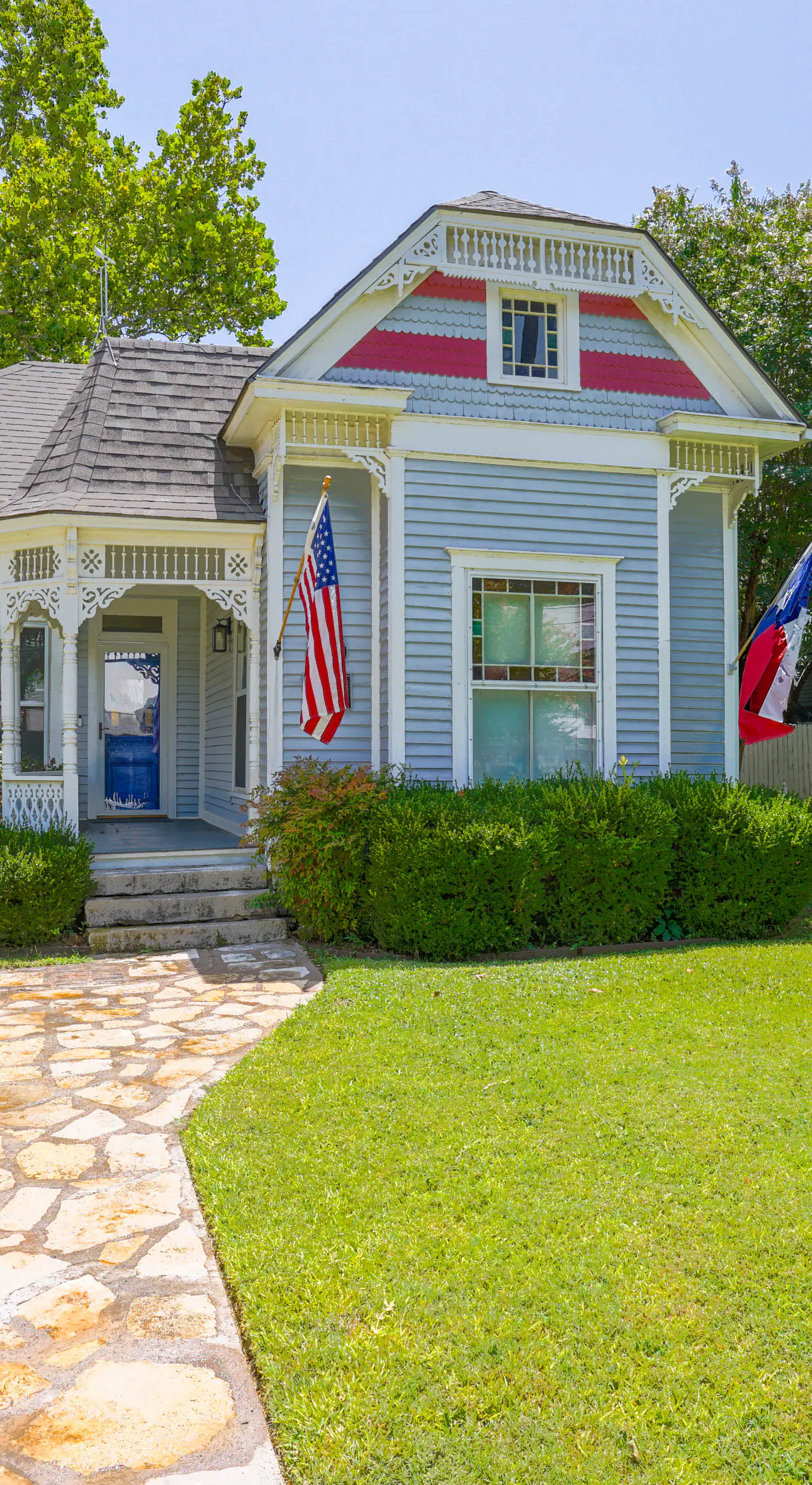 Granbury Home w/ Fire Pit, Walk to The Square!