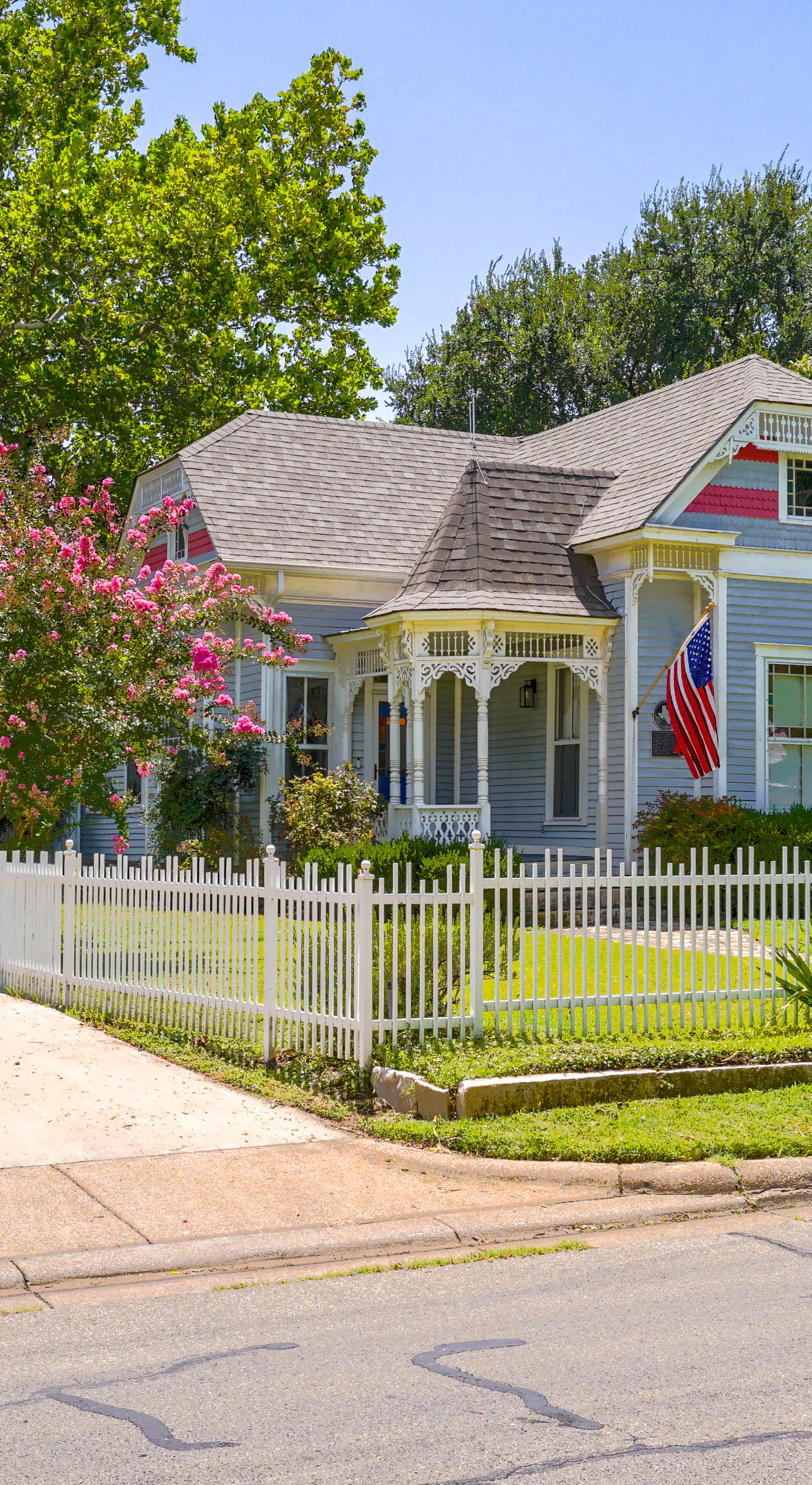 Granbury Home w/ Fire Pit, Walk to The Square!