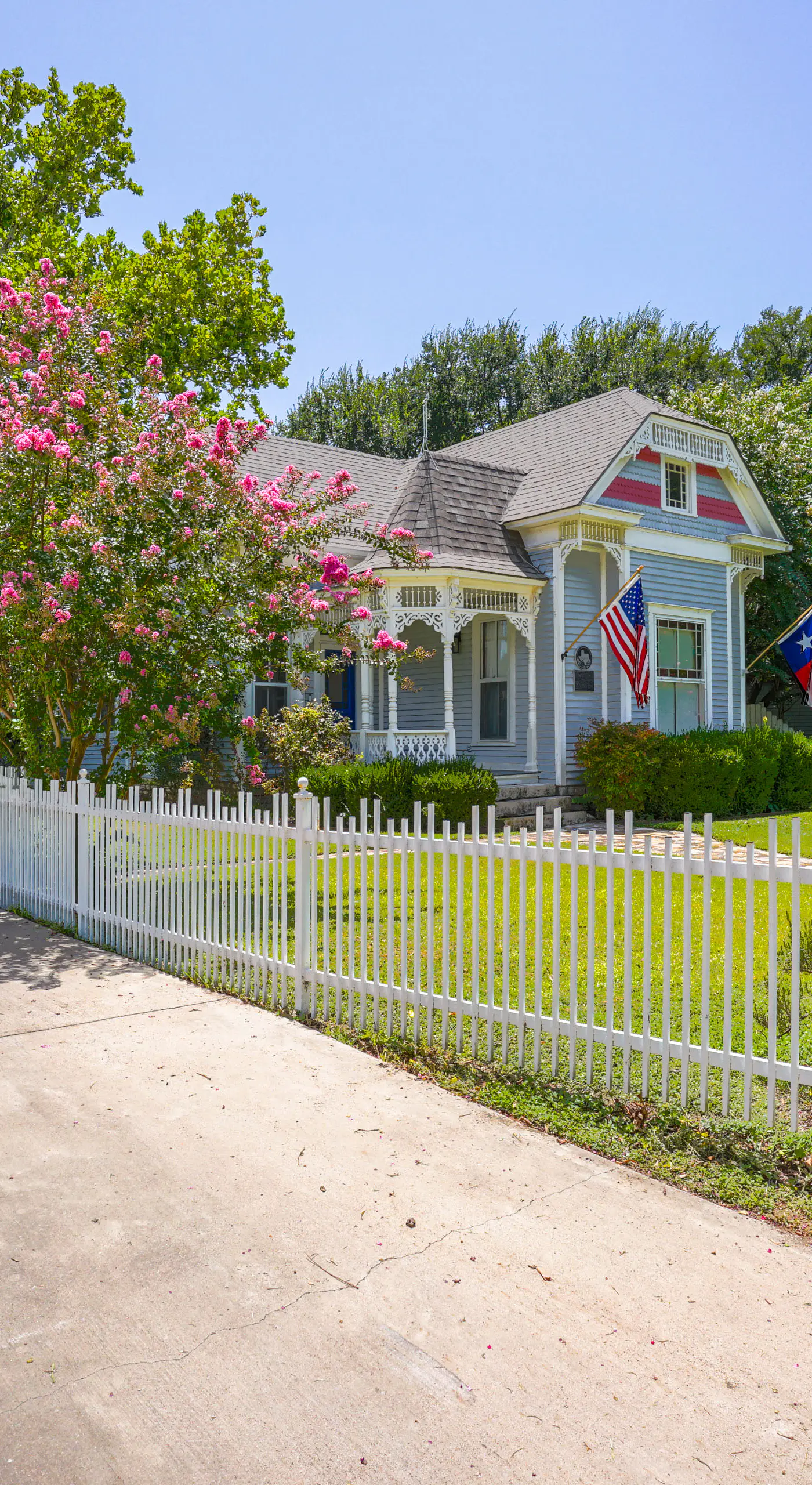 Granbury Home w/ Fire Pit, Walk to The Square!