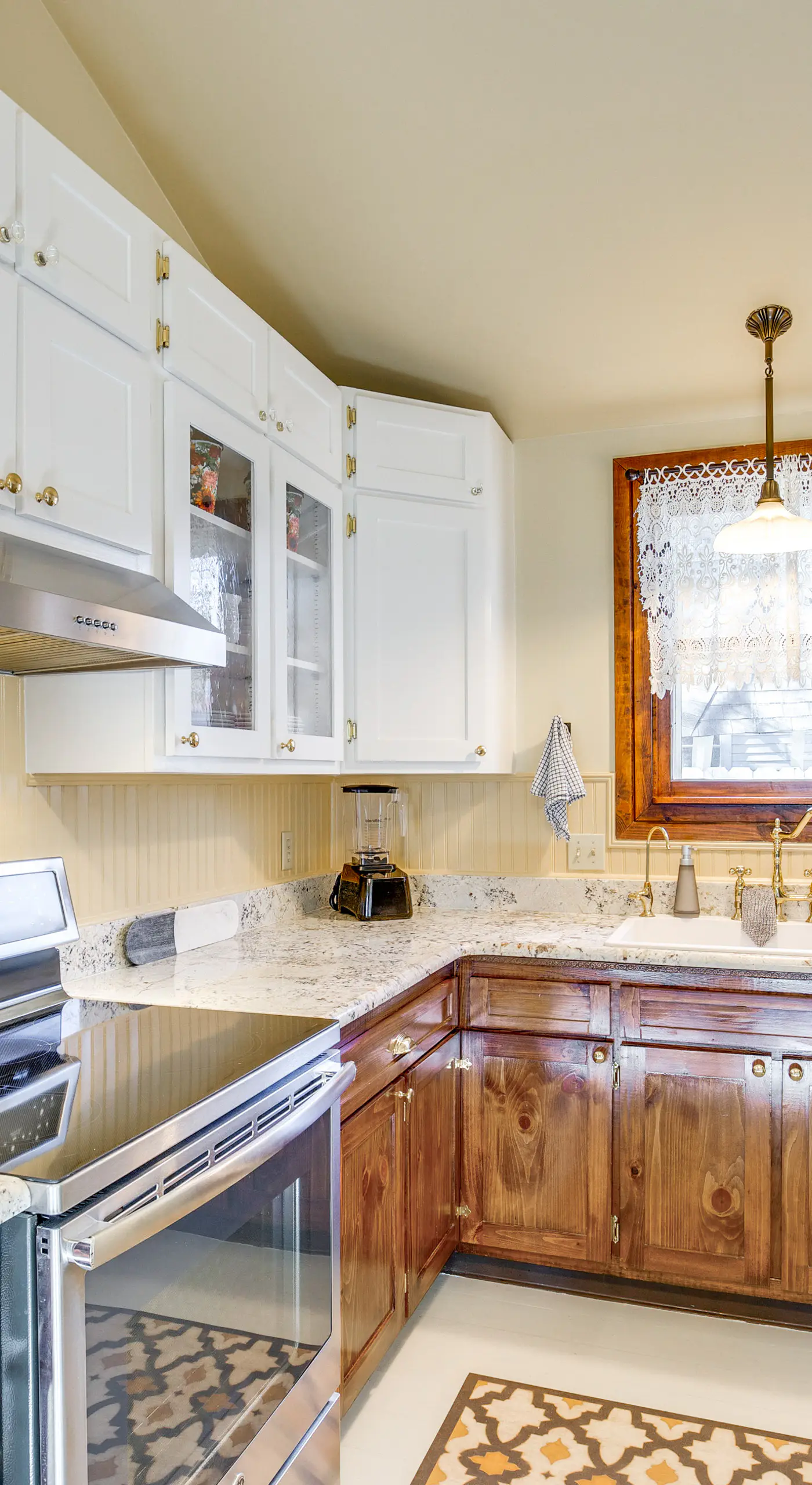 Granbury Home w/ Fire Pit, Walk to The Square!