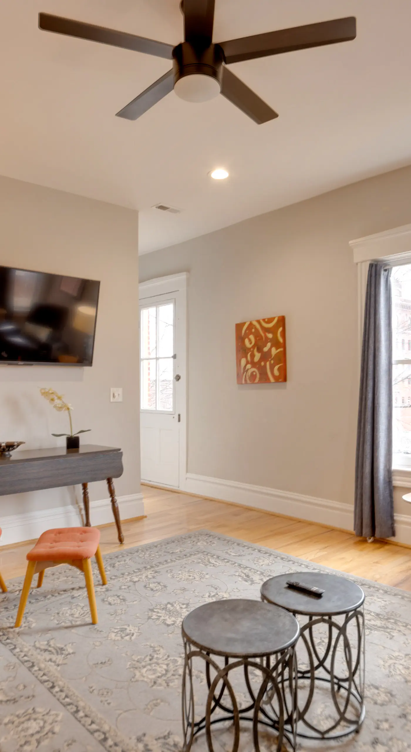 Walkable Area: Spacious Apt in Dtwn St Louis