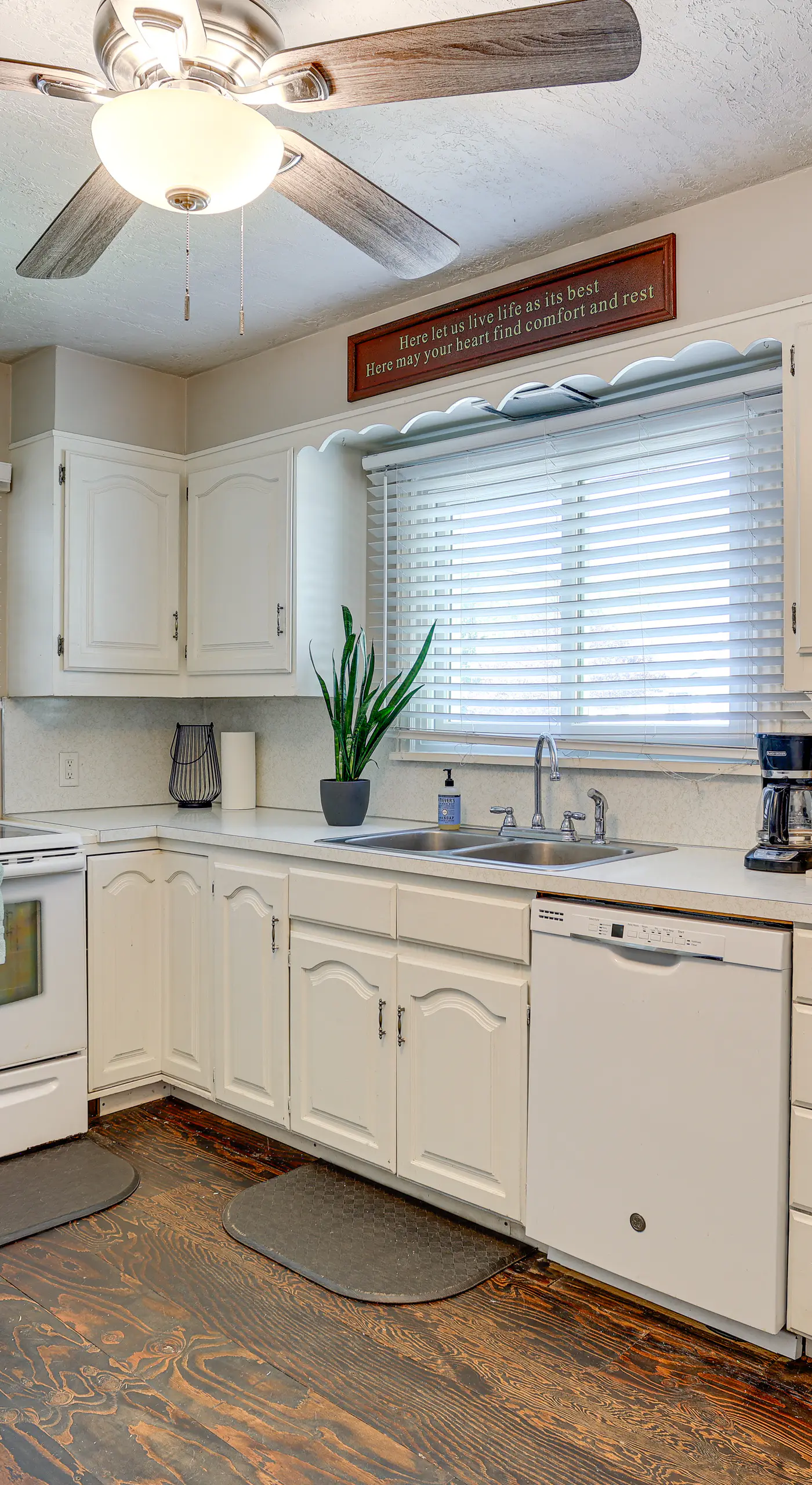 Apt 3 Mi to Dtwn Ogden! Pet-Friendly Backyard