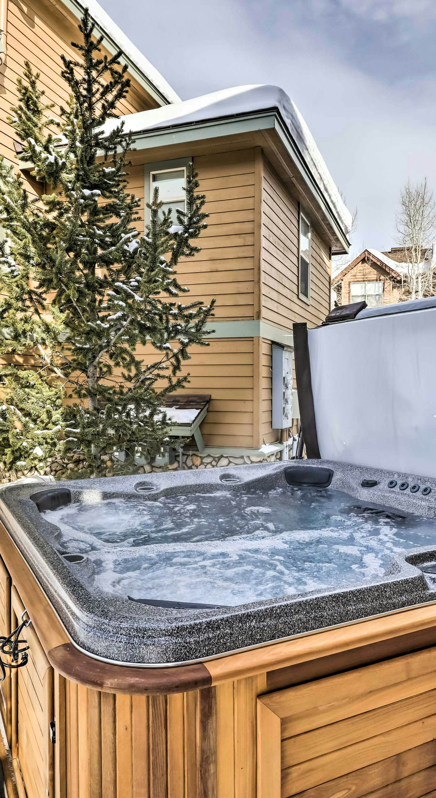 Winter Park Townhome w/ Hot Tub, Ski Shuttle!