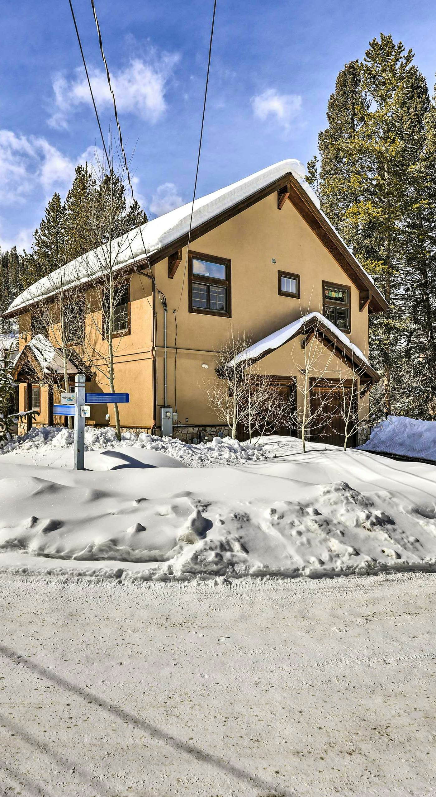 Mountainside Winter Park Ski Home w/ Hot Tub