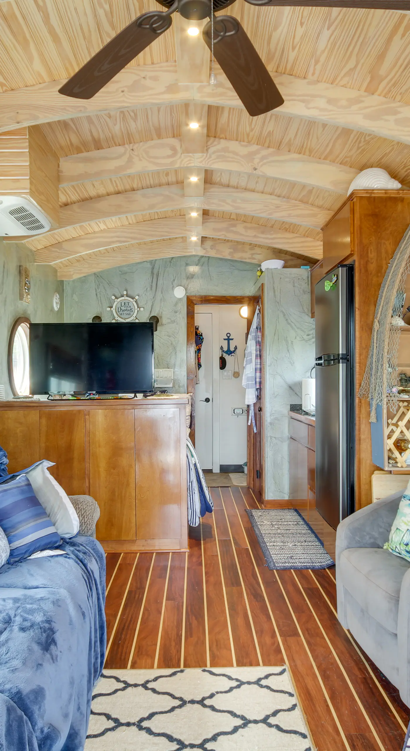 Bay St Louis Houseboat 6 Mi to Old Town & Beach!