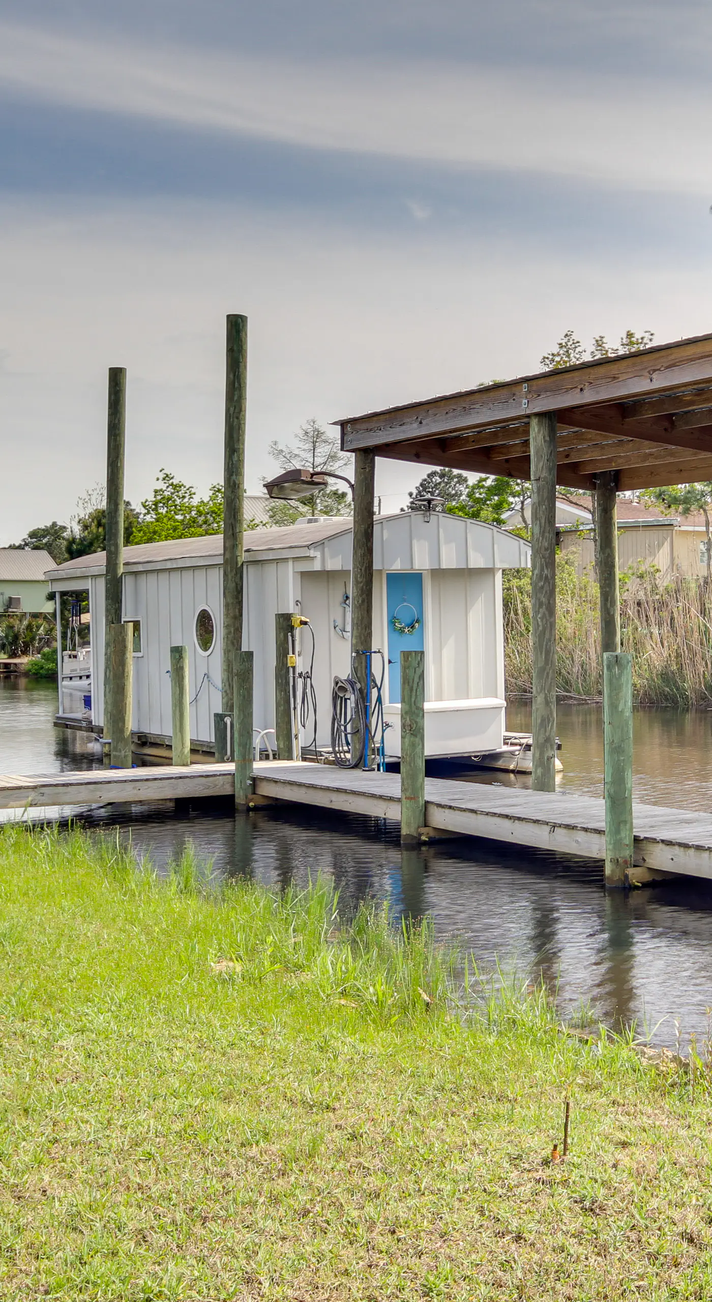Bay St Louis Houseboat 6 Mi to Old Town & Beach!