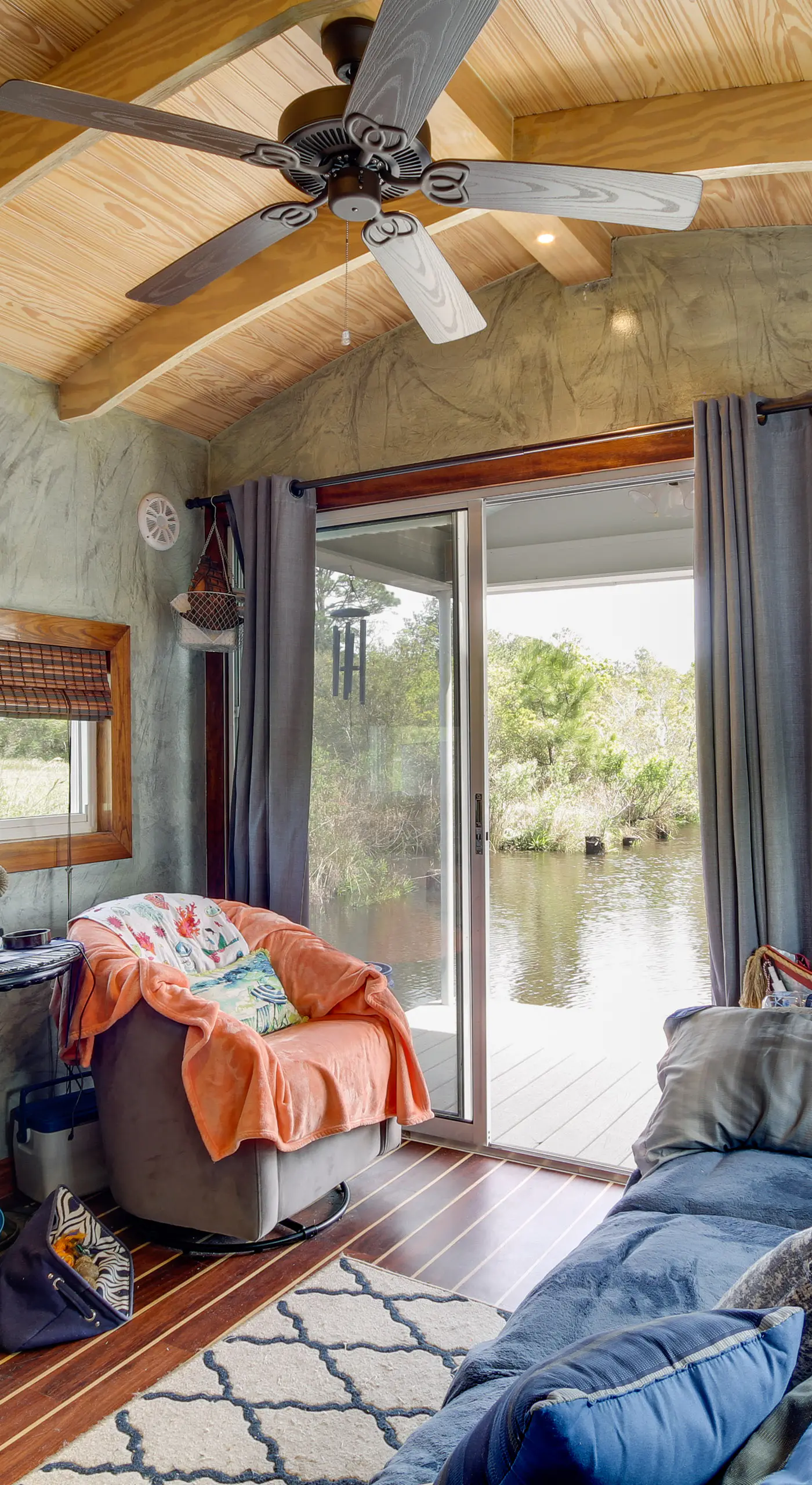 Bay St Louis Houseboat 6 Mi to Old Town & Beach!