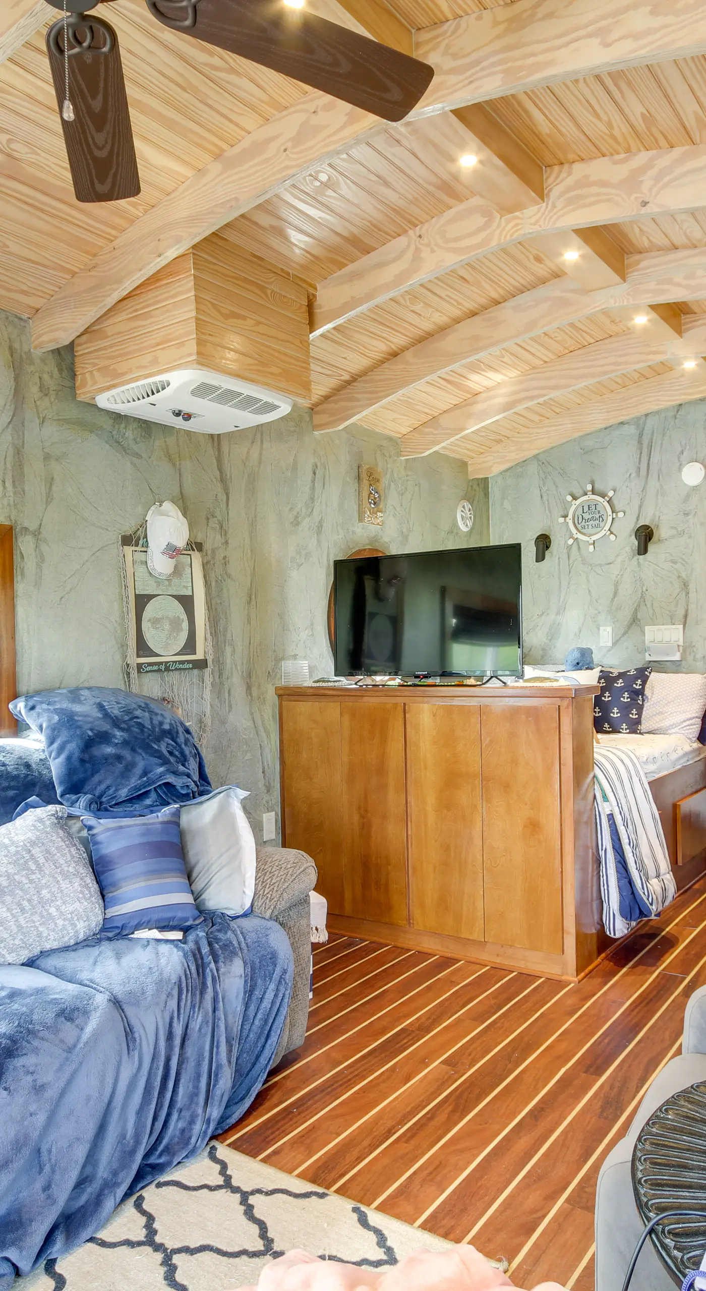 Bay St Louis Houseboat 6 Mi to Old Town & Beach!
