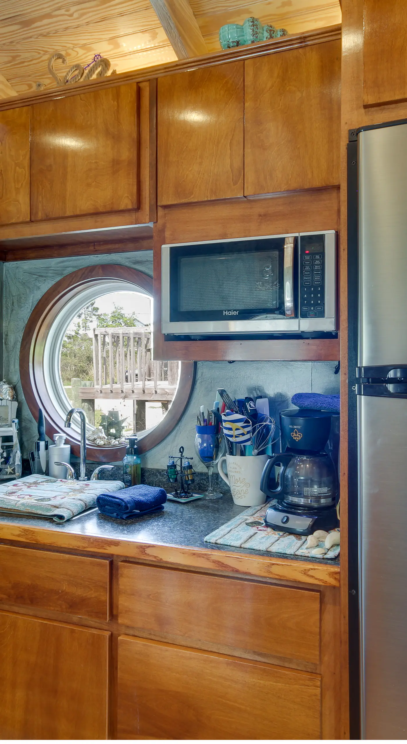 Bay St Louis Houseboat 6 Mi to Old Town & Beach!