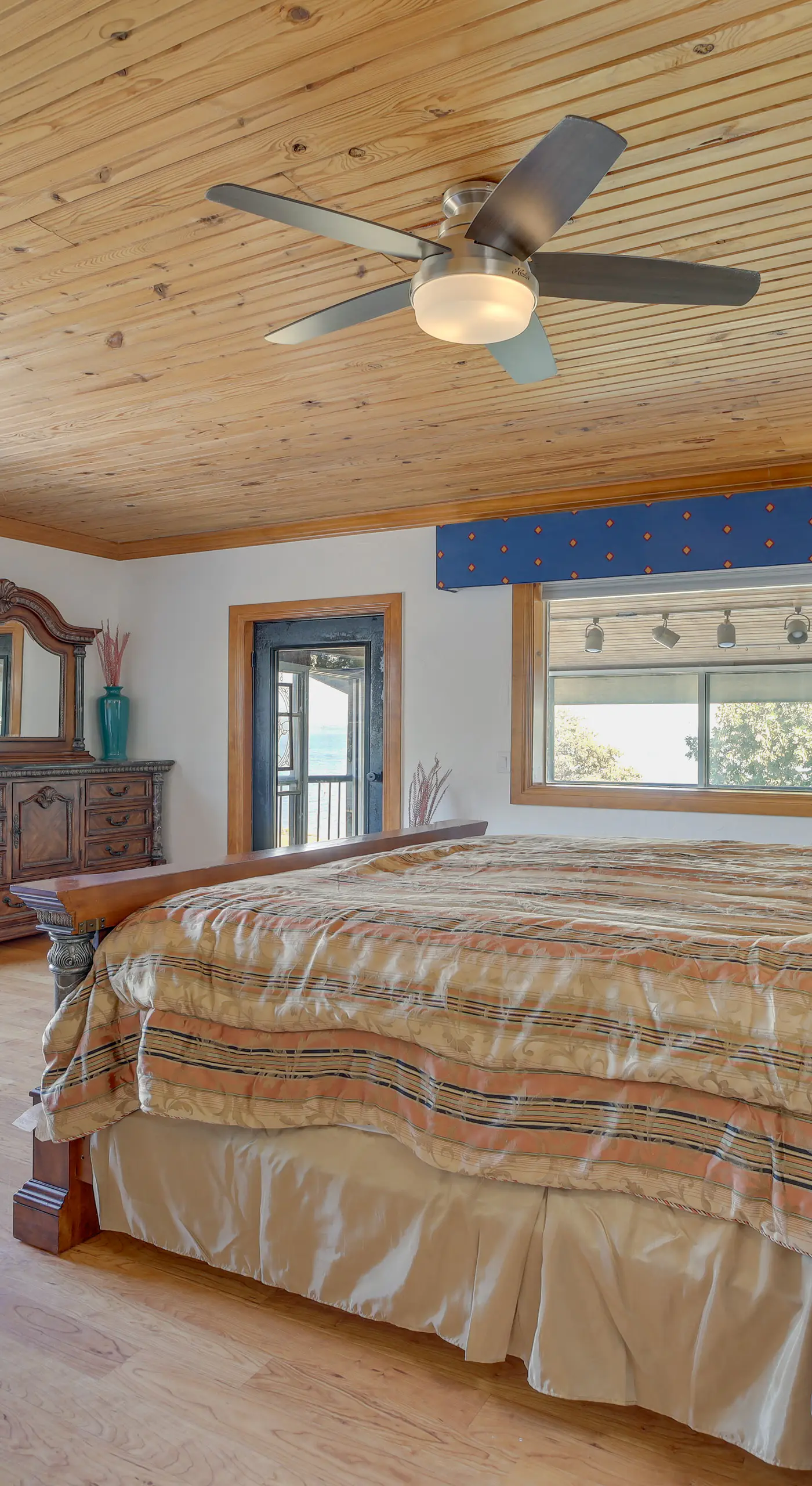 Lakefront Eufaula Escape w/ Dock + Private Beach!