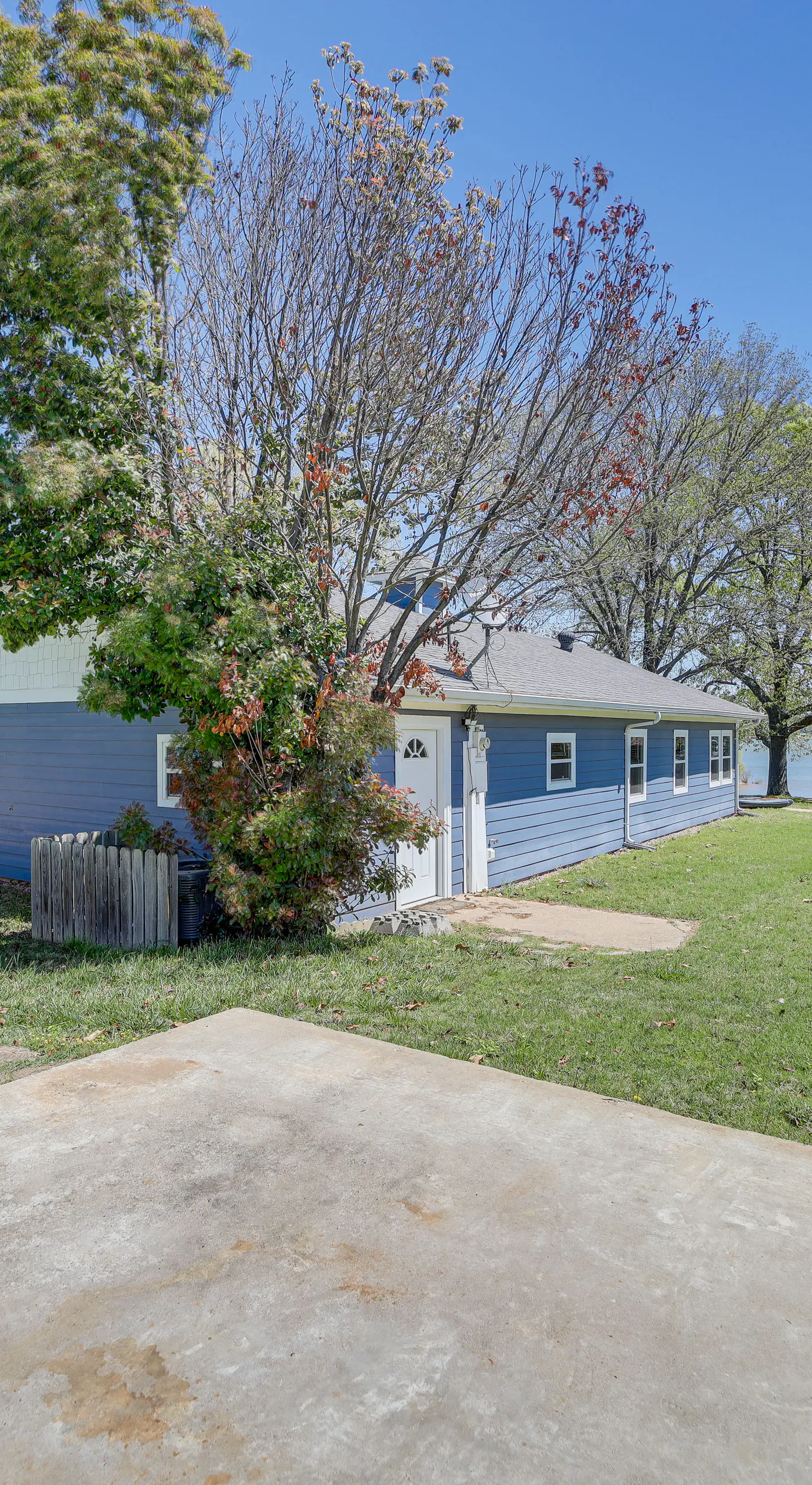 Lakefront Eufaula Cabin w/ Fire Pit & Private Dock