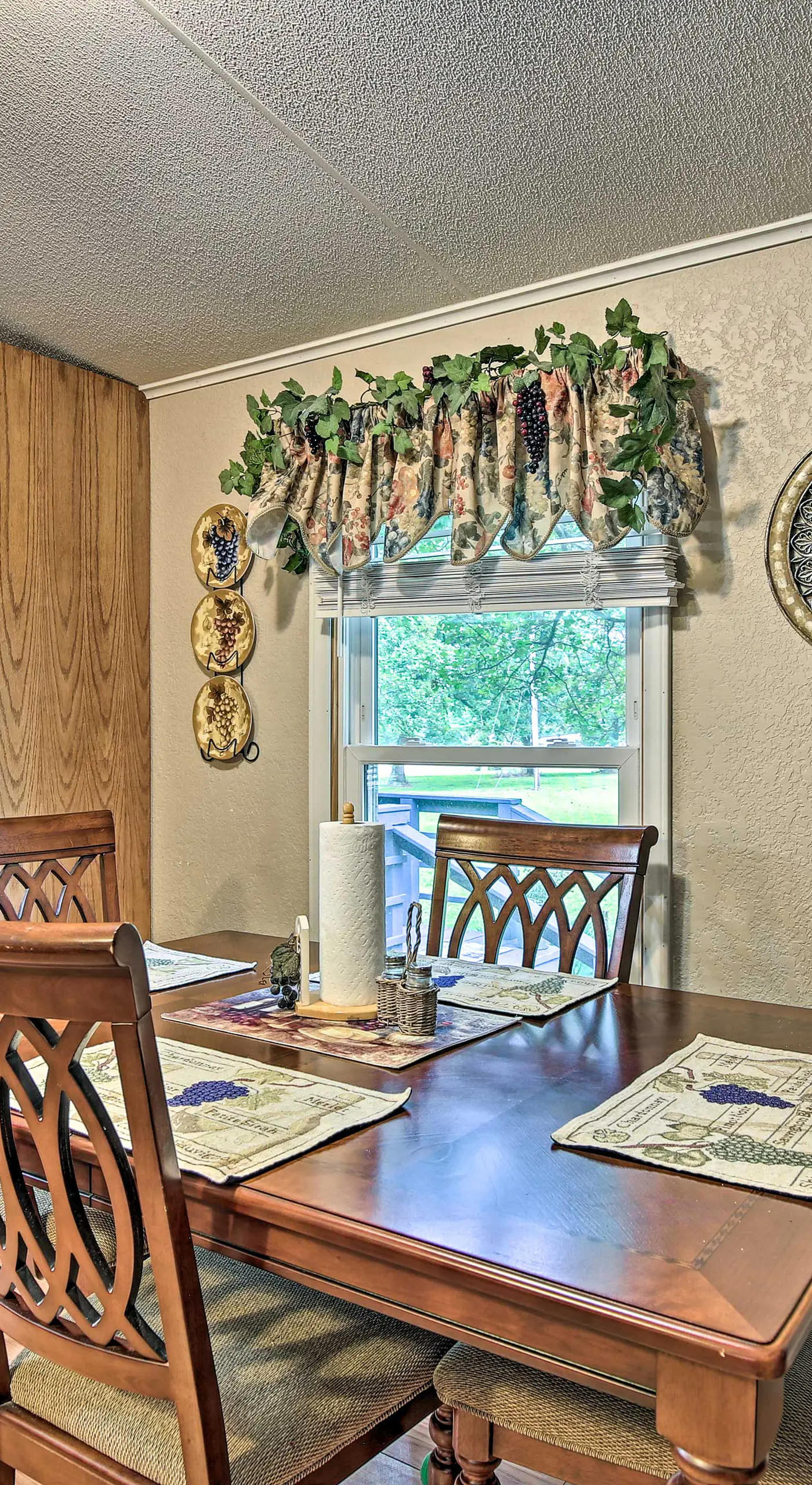 Hot Tub & Deck: Tranquil Home Near Grand Lake