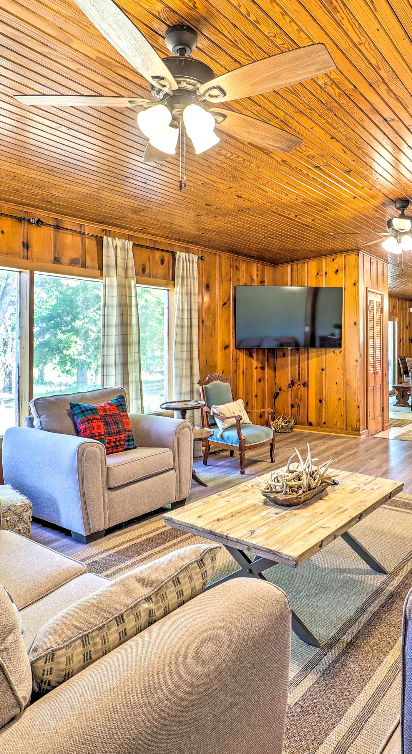 'Lochview Lodge' Idyllic Farmhouse in Grove!